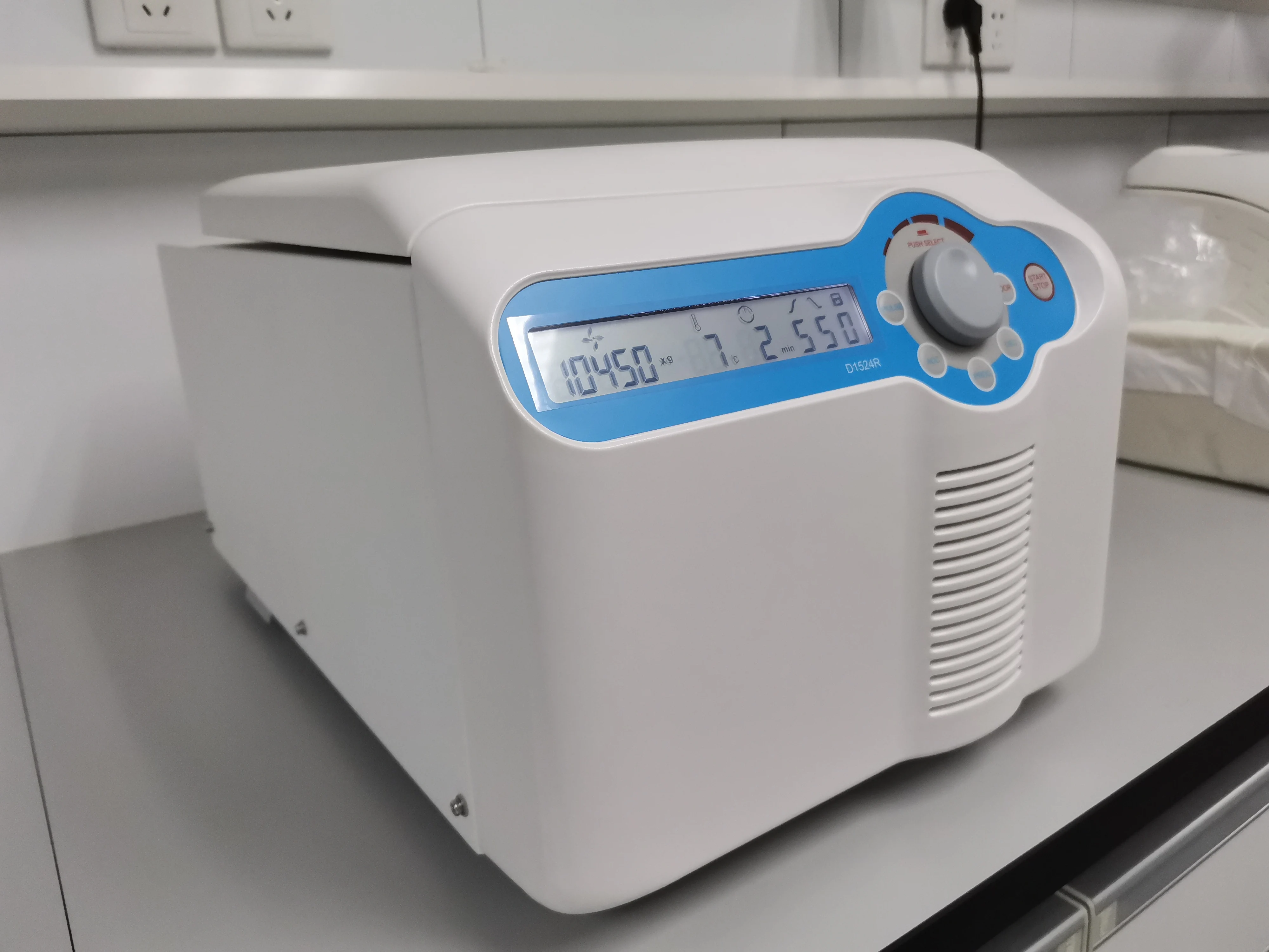 DLAB D1524R Laboratory High Speed Refrigerated Centrifuge