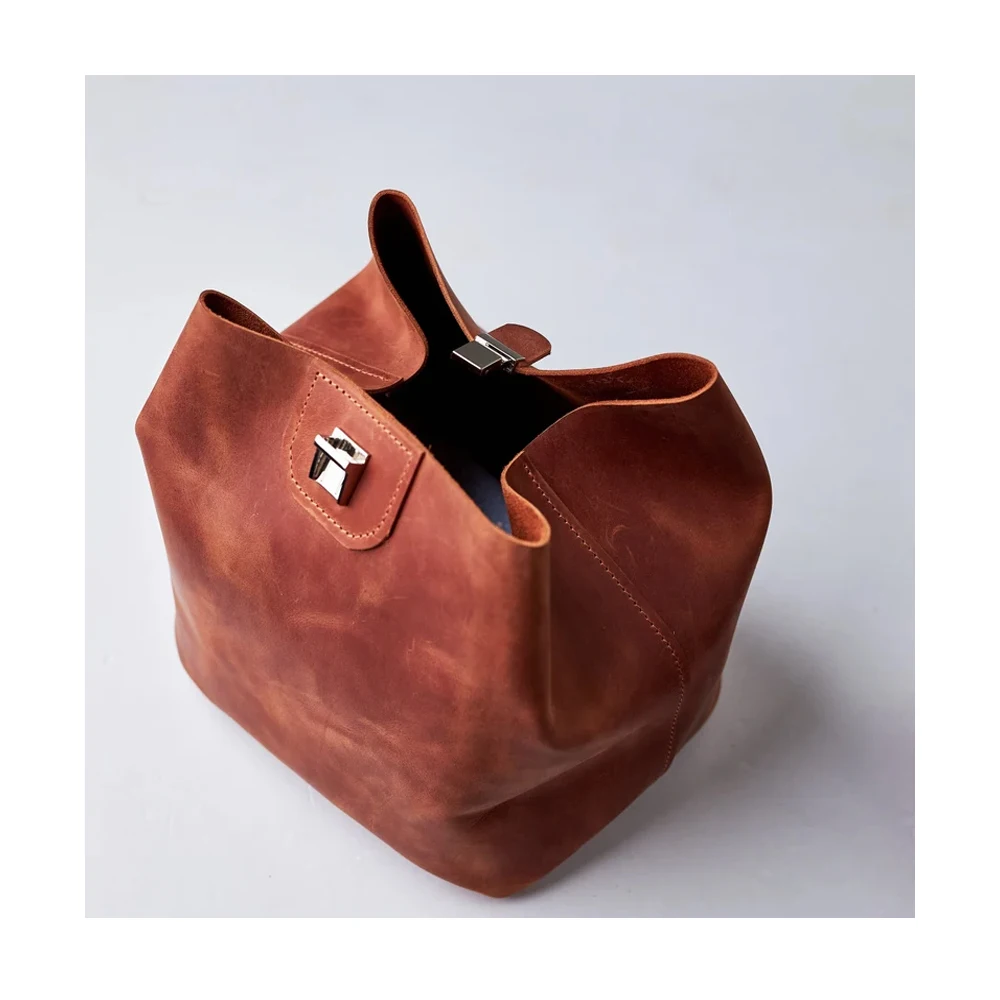 Durable Women Leather Vintage Mothers Day Purse With Magnetic Closure Large Capacity Travel Cosmetic Bag