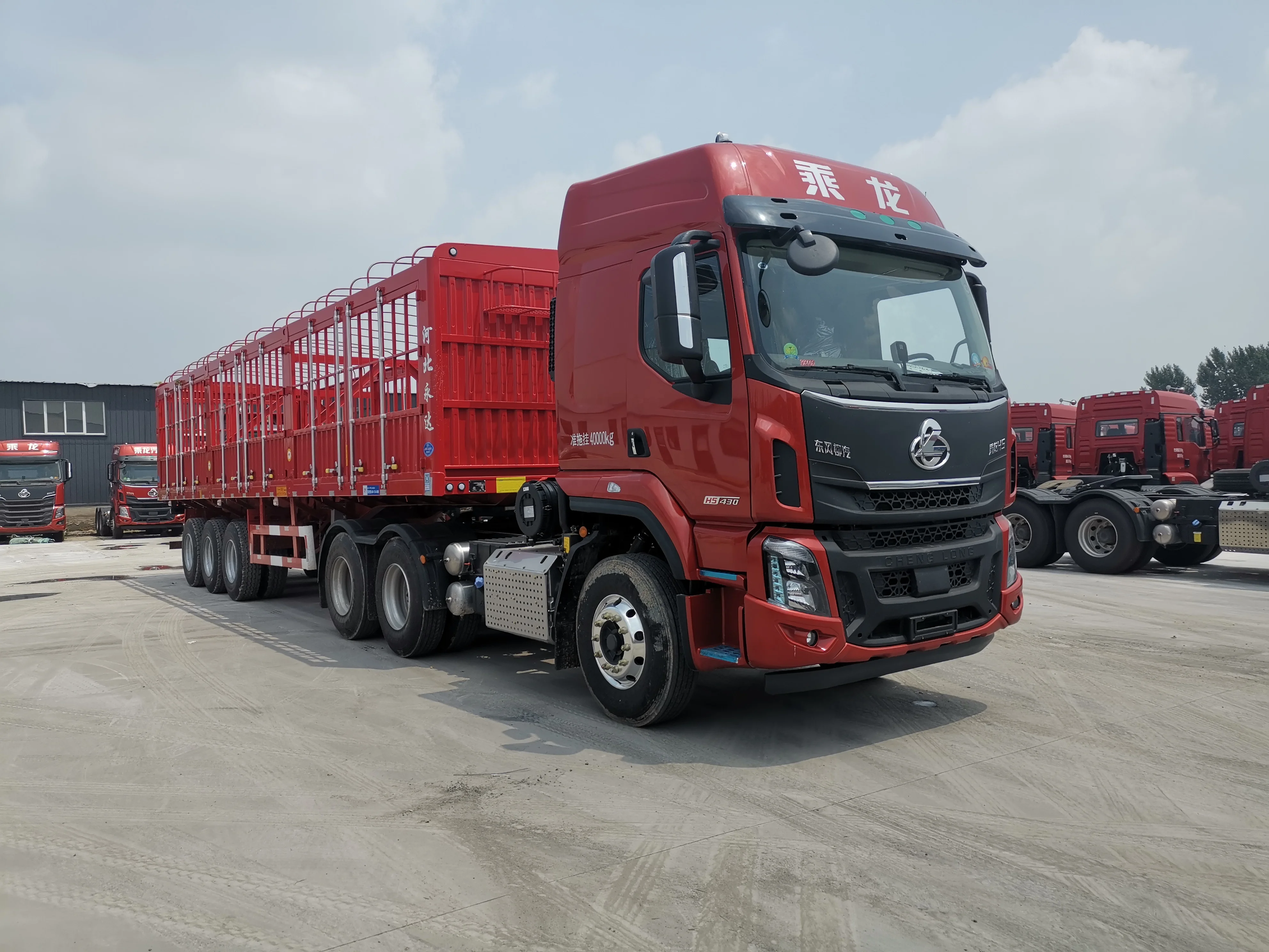 Low Price and High Quality Tractors Dongfeng Chenglong H5 6x4 Tractor Trucks with Customized Farm Tractor for Sale