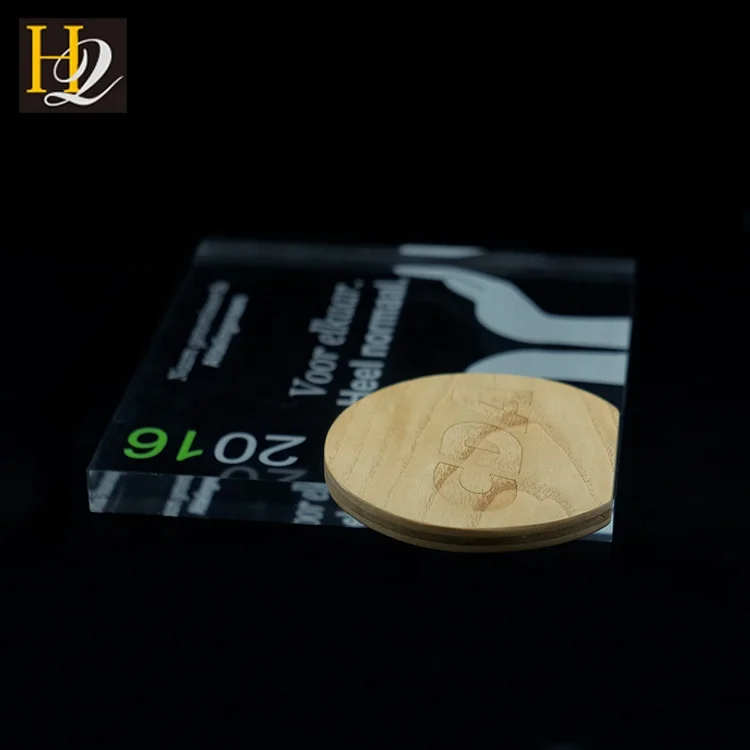Wholesale high quality Wooden Logo Clear Solid Acrylic Cube Block Trophy Manufacturer Custom Trophy
