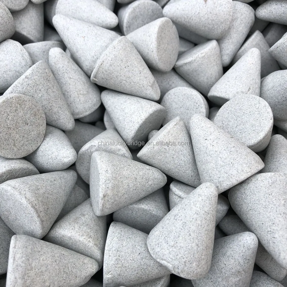 Vibratory Polishing Media Ceramic Grinding Stone Ceramic Deburring Media For Tumbling Machine
