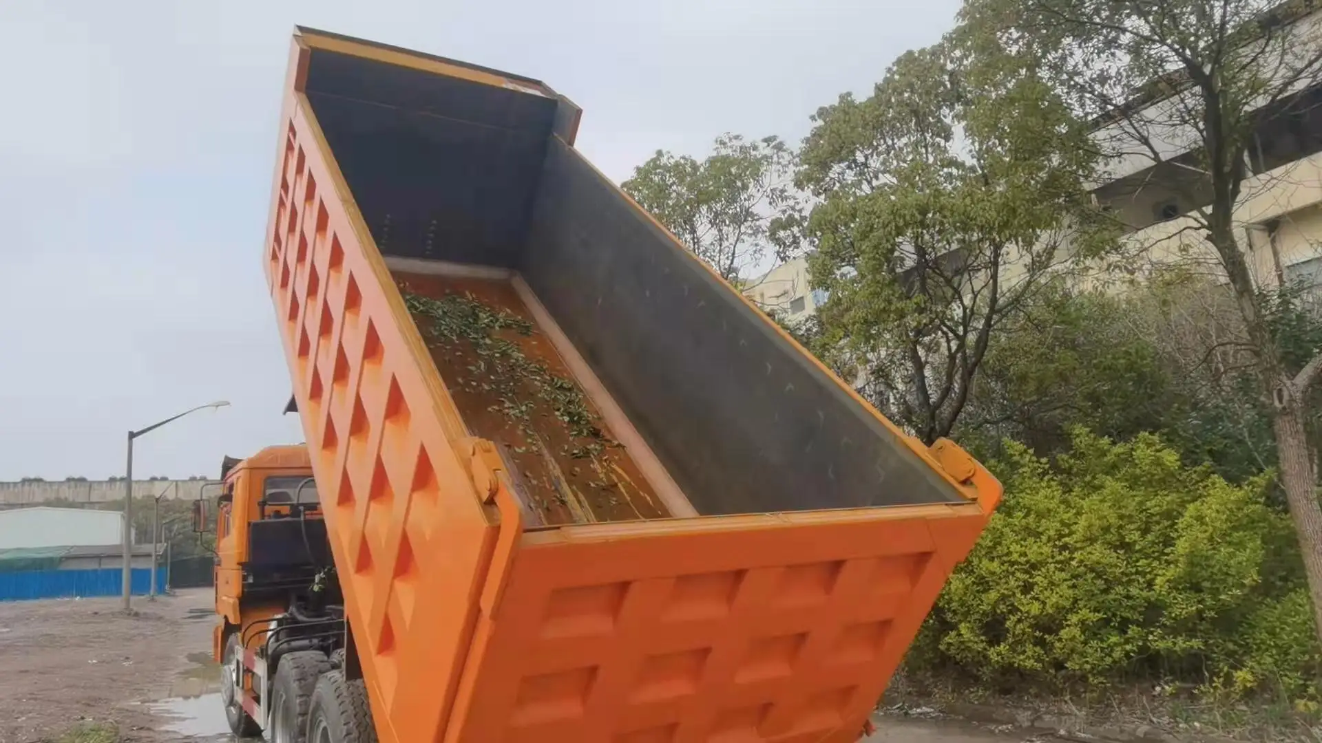 375hp 380hp Truck Used Shacman F3000 Truck Mining Dump Truck