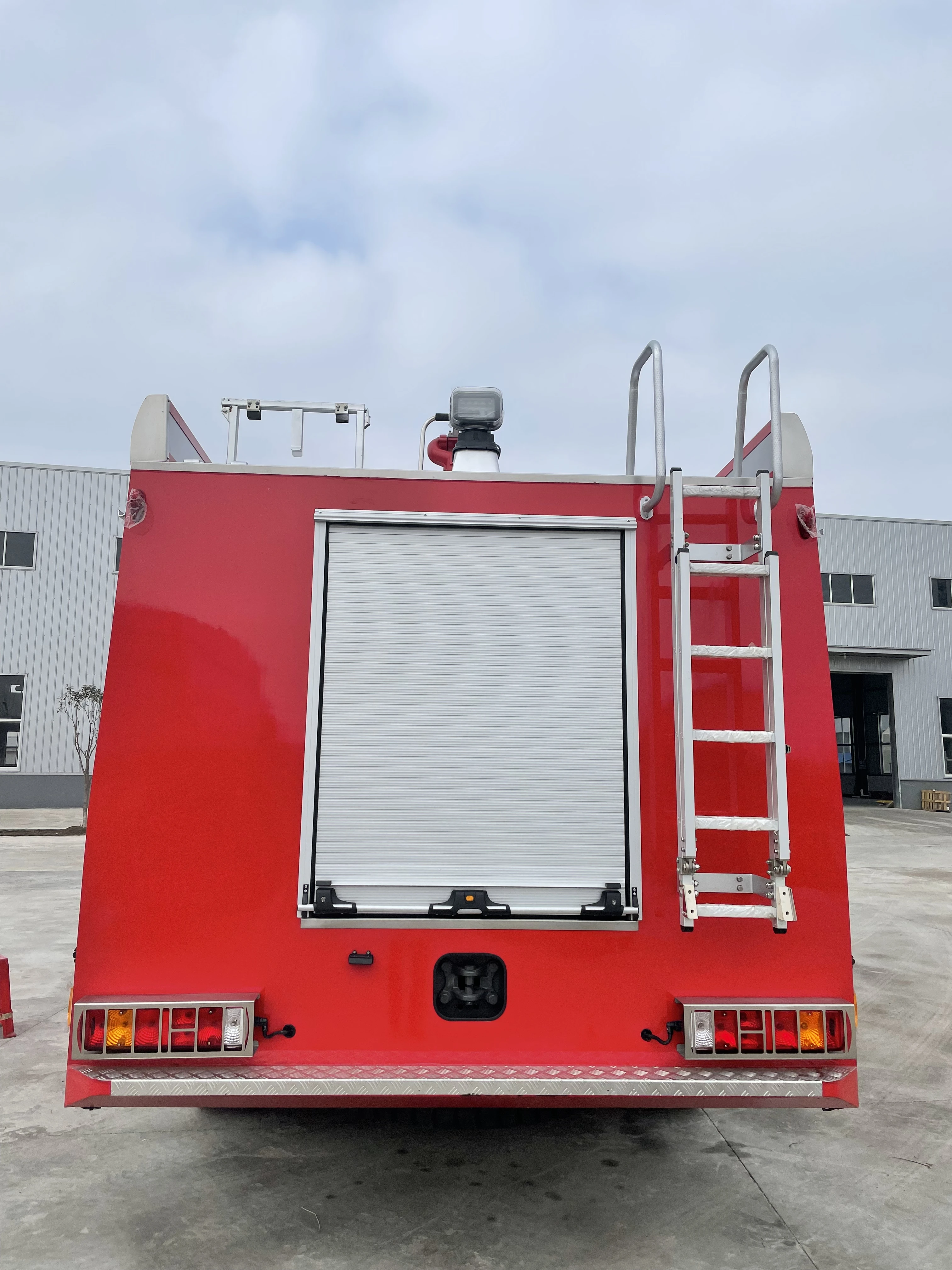 Apparatus Ladder Water Storage Tank Emergency Rescue Fire Truck For Sale
