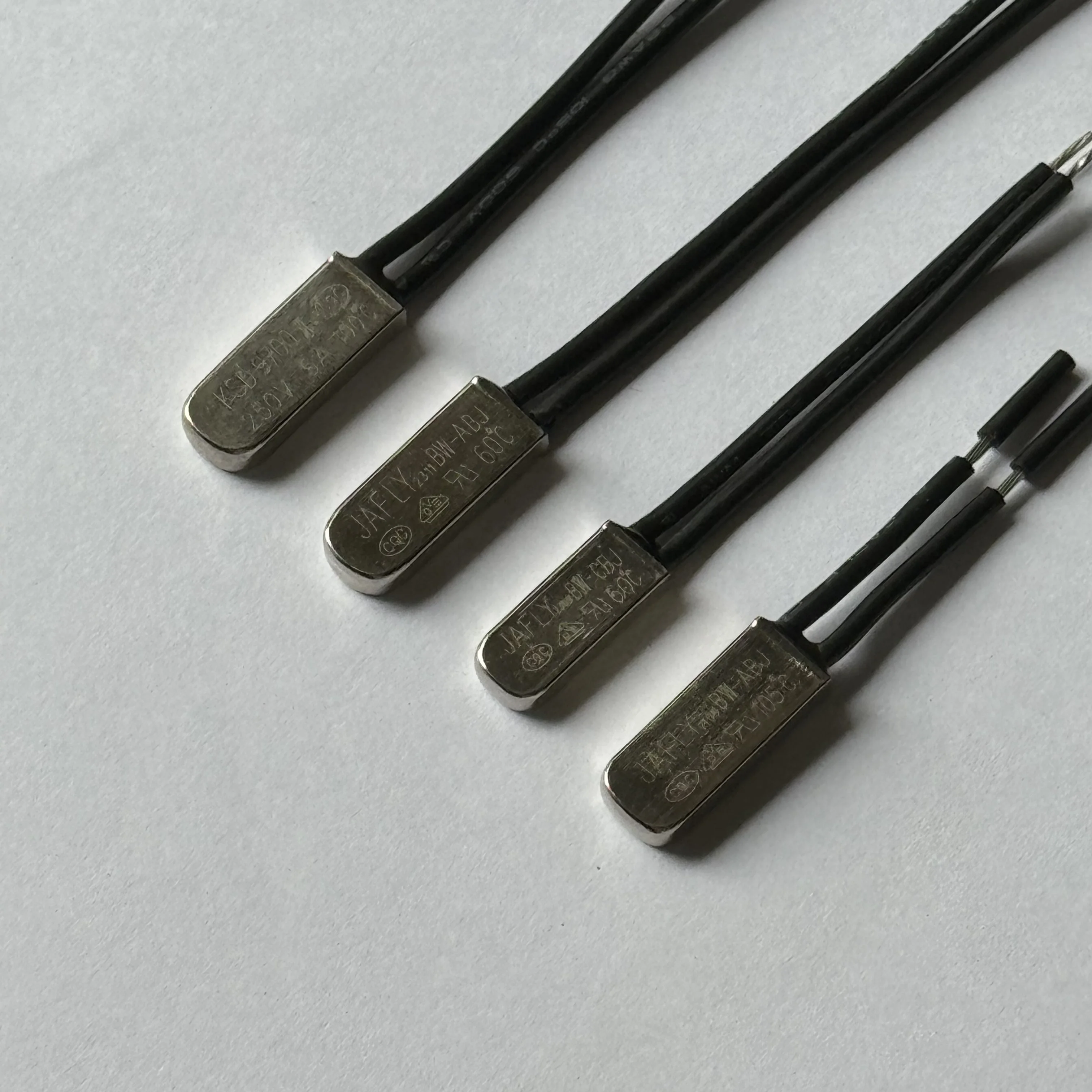 JIHUI Overload temperature Protector circuit breaker thermal switch thermostat for motor protector