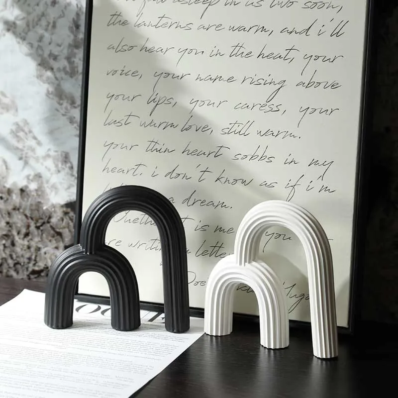 Wholesale Nordic style wedding centerpiece vase black and white donut shaped ceramic vase for home decoration