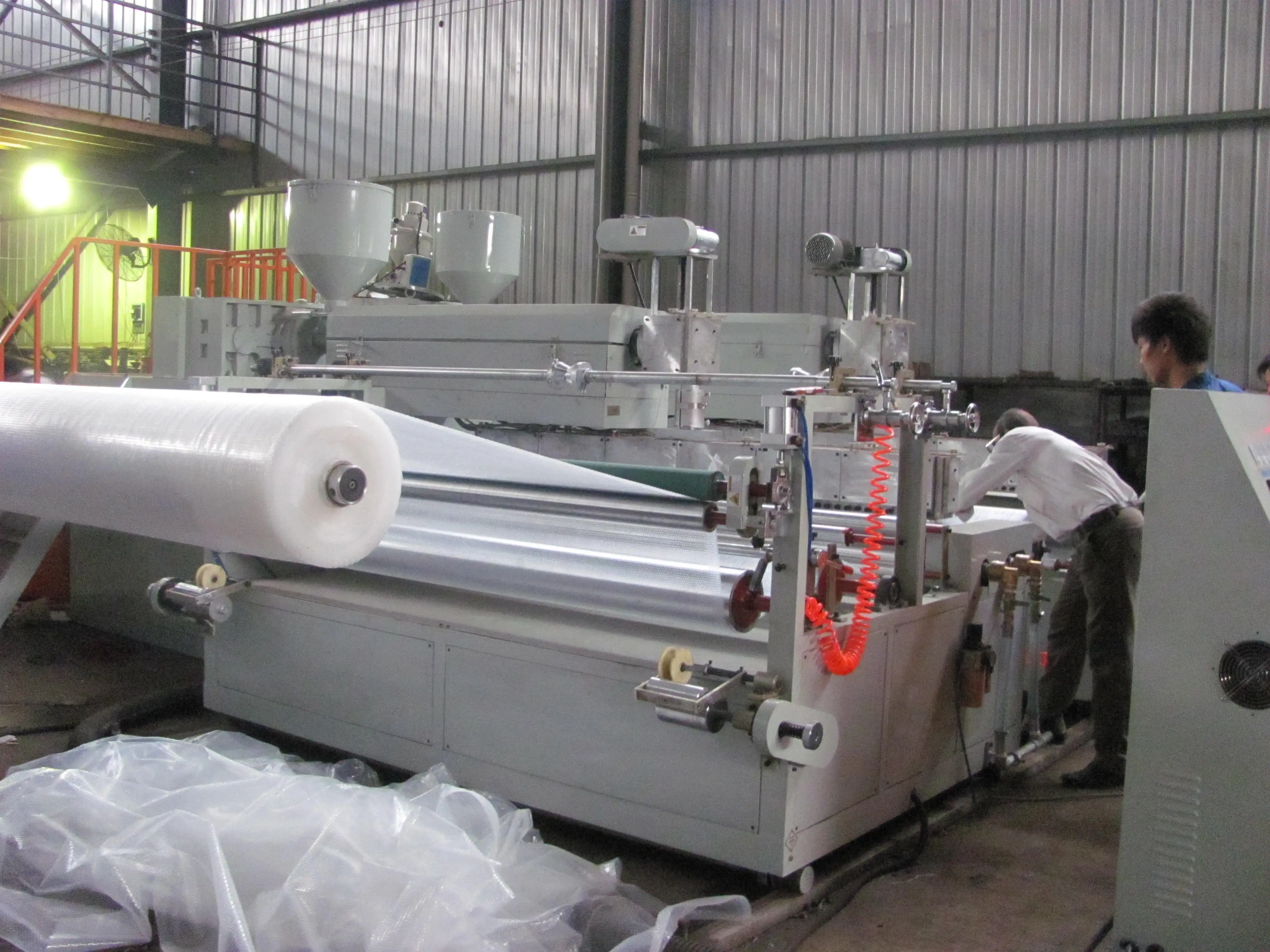 Polyethylene wrapping air bubble film making machine