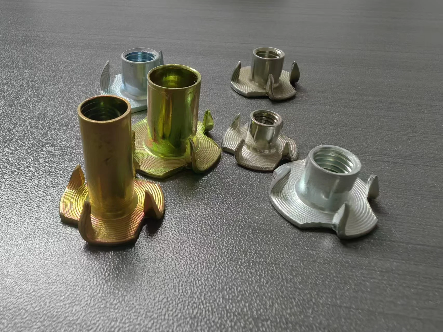 Furniture T Nuts Four Claw Prong Tee Nut din1624 4-Prong Tee Nuts