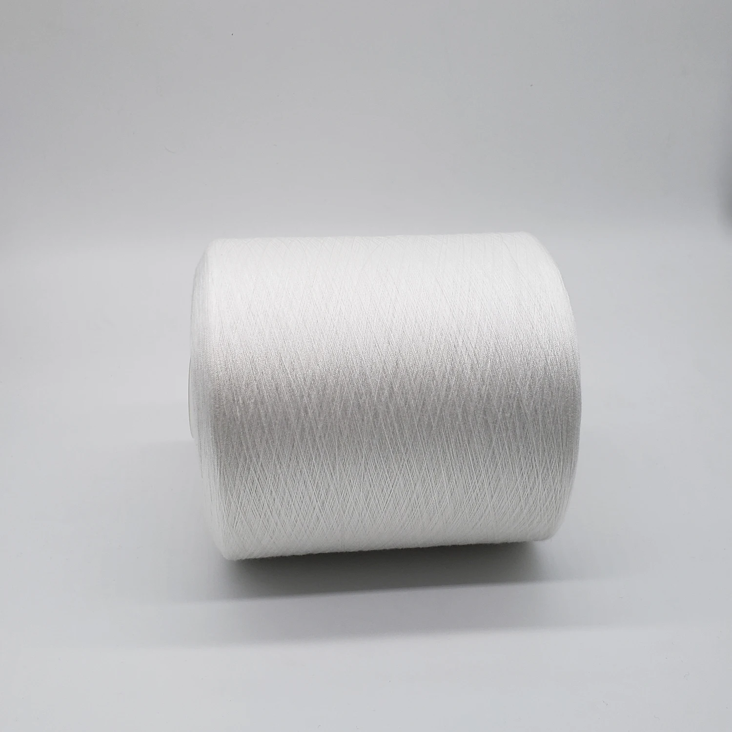  Швейная нить из 100% полиэстера Virtue Textile 40/2 сырье белый тфо