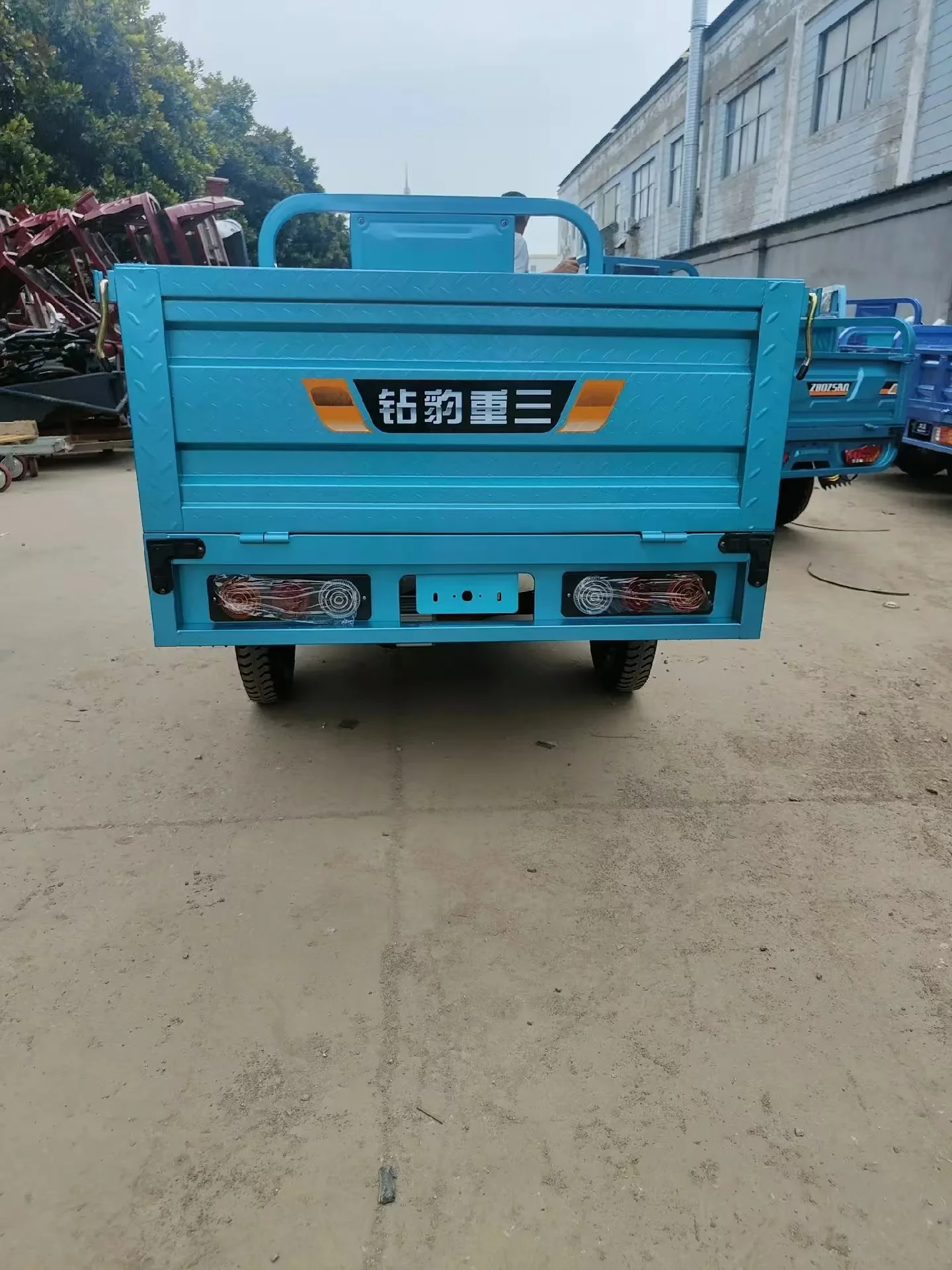 Factory direct sales Electric Tricycles freestyle Cargo Truck Big Wheel Tricycle for Adult chassis 3 wheel