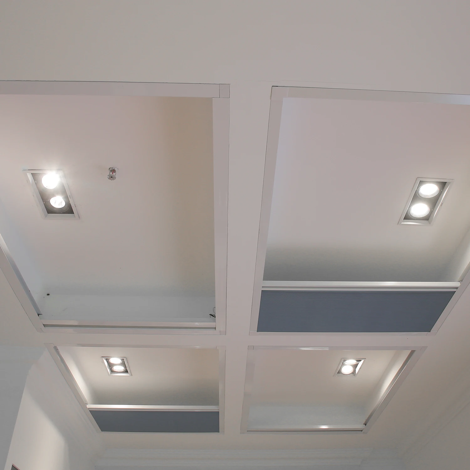 
Smart Start Cellular Chinese Blinds Wholesale Polyester skylight fabric window motorized Honeycomb blinds cordless 