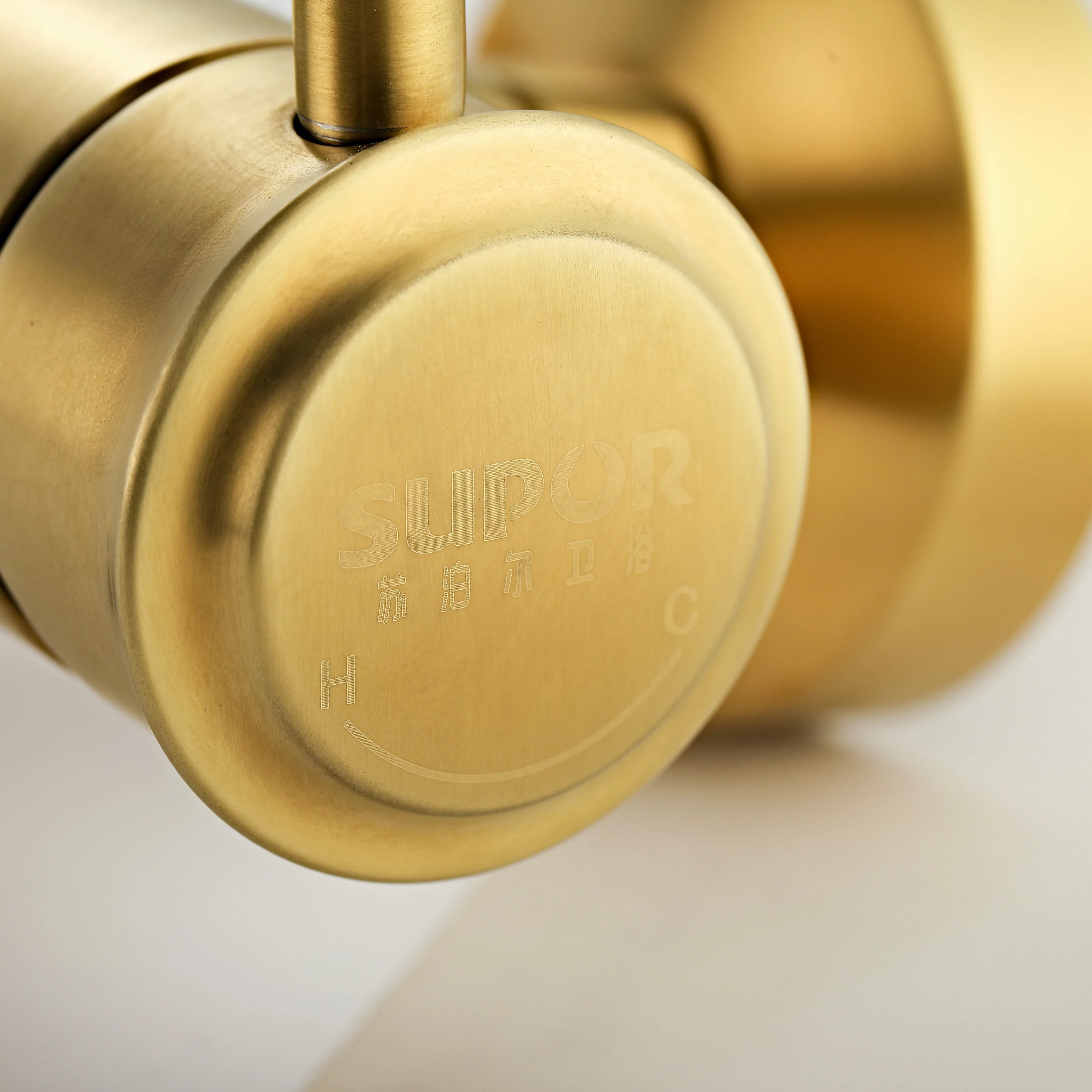 
Gold color antique style bathroom bedroom shower rain faucets stainless steel material high quality shower head 