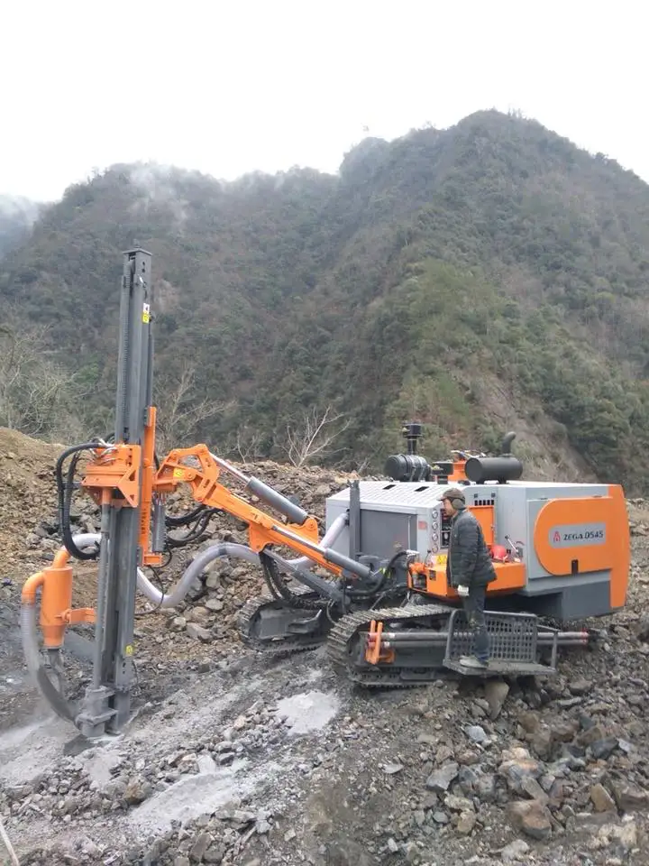 High efficient crawler mounted integrated DTH surface mine drill rig machine for sale D535T