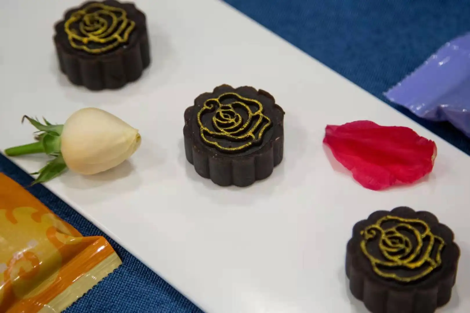 Bestsellers Direct Mid-autumn Mooncake Gift Box Oem Customized Spot Egg Yolk Mooncake