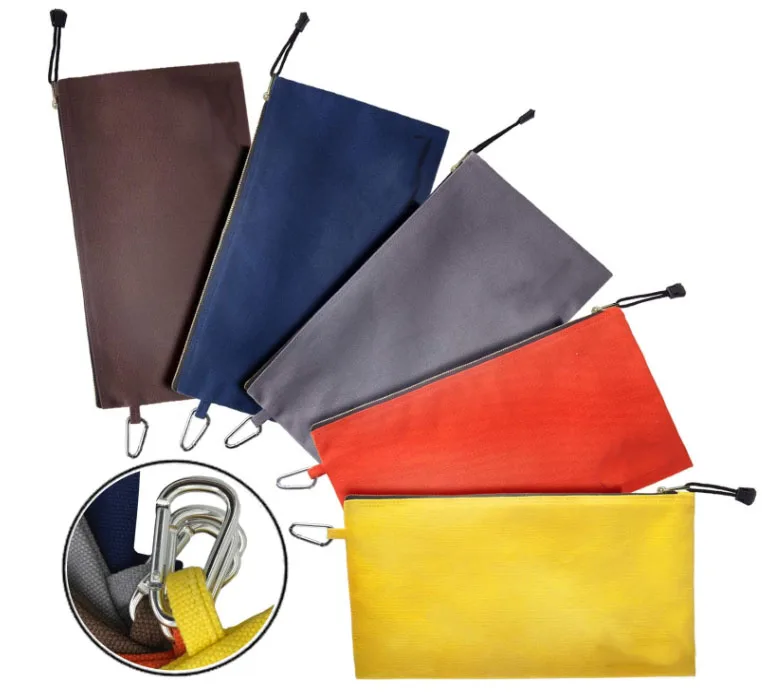 Сумка на молнии с карабином