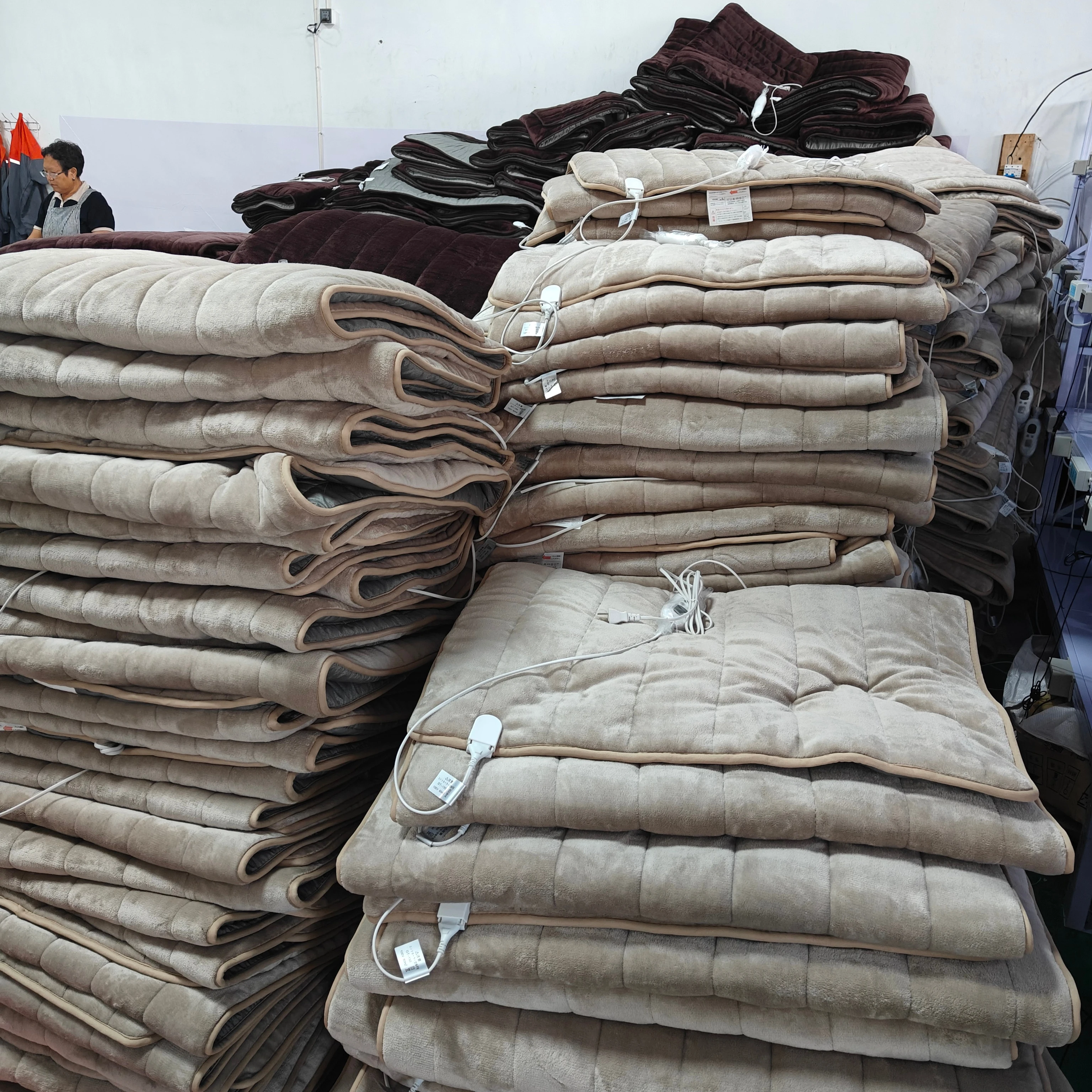 180*80cm Brown pattern Far Infrared Electric Floor Heating Carpet Heating Foot Warmer Rug