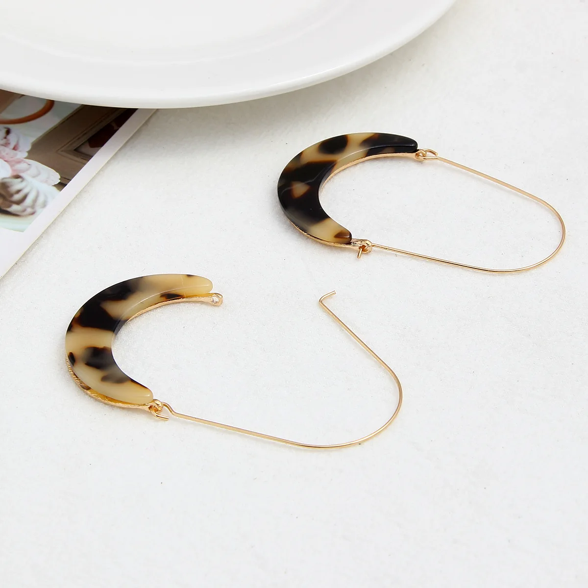 
Wholesele Lancharmed U Shaped Resin Hoop Earrings Acetate Leopard Earrings for Women 