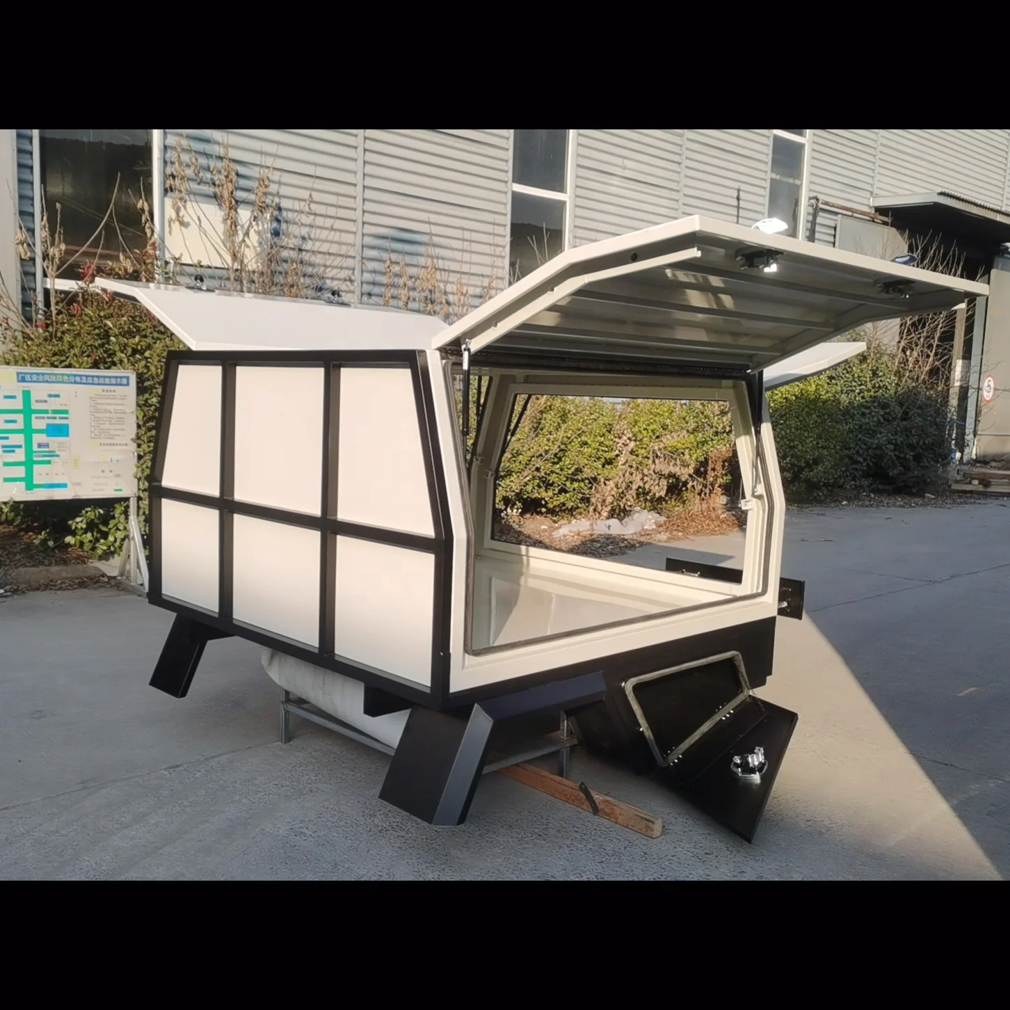 Tray to have slide out rear draw aluminum tray and canopy