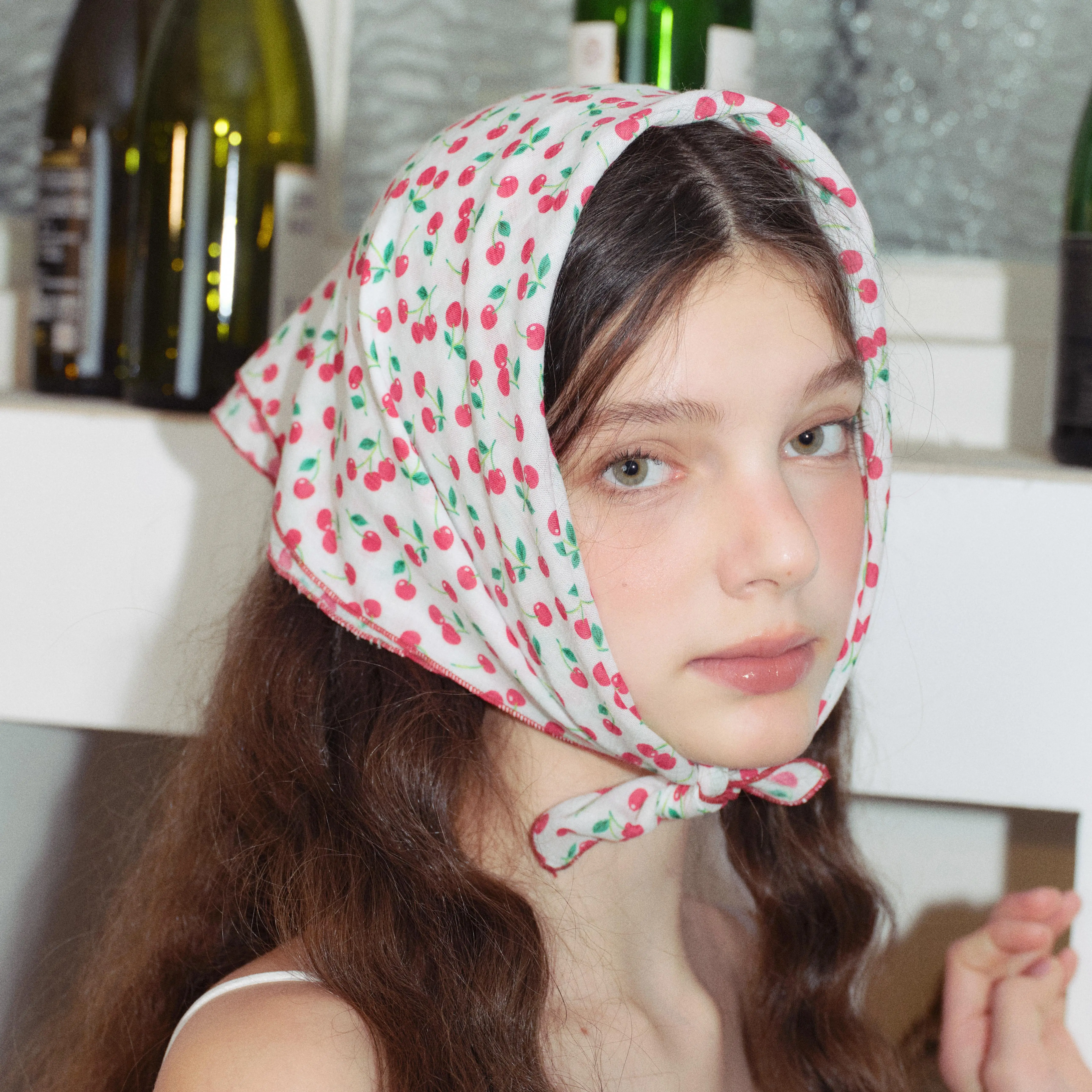 Милая девушка с фруктовым принтом квадратный тюрбан и голова хиджаб шарфы для женщин стильные