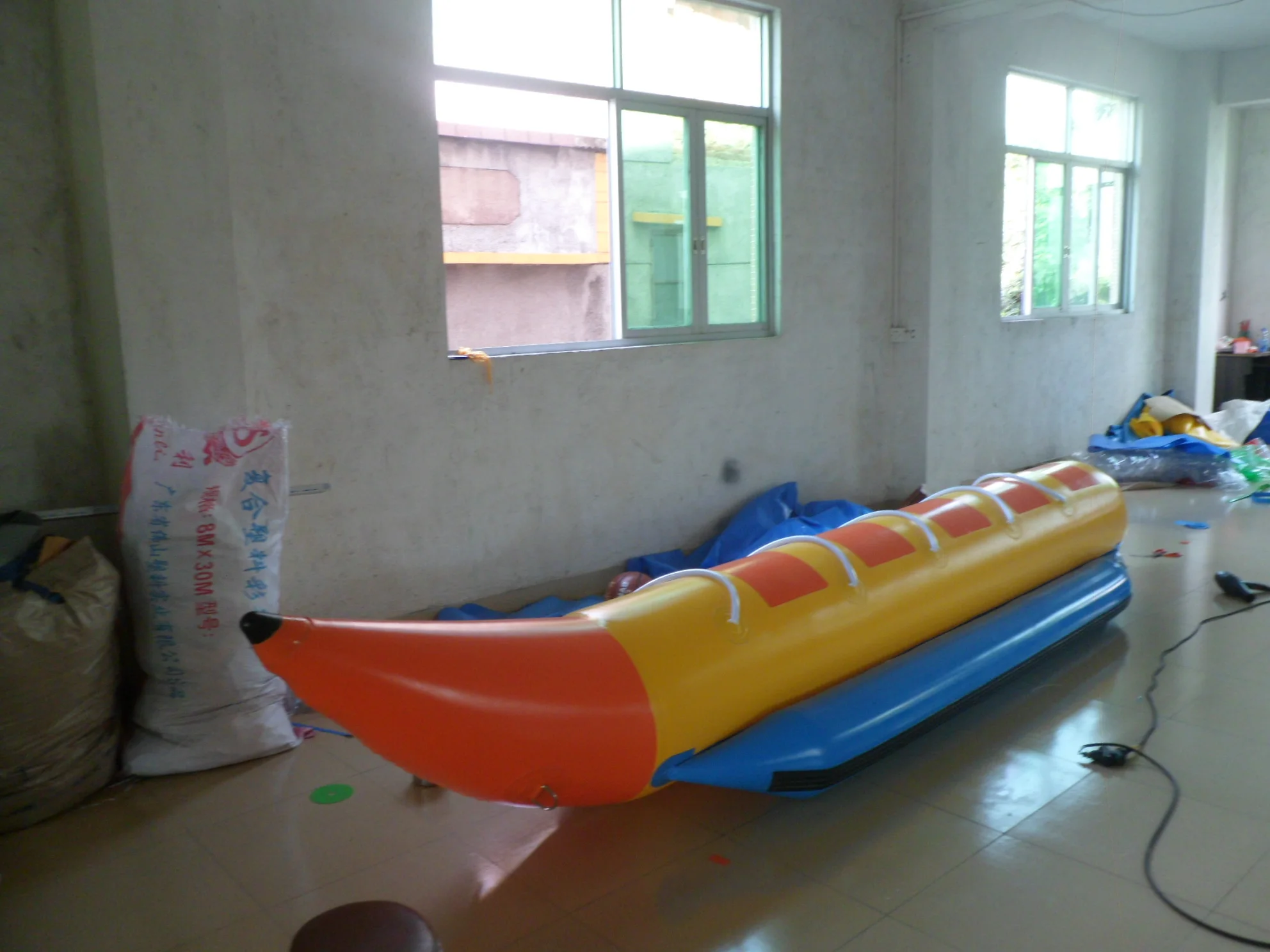 Wholesale water park game water play equipment kids paddle boats fiberglass 4 person paddle pedal boat inflatable  fly fish