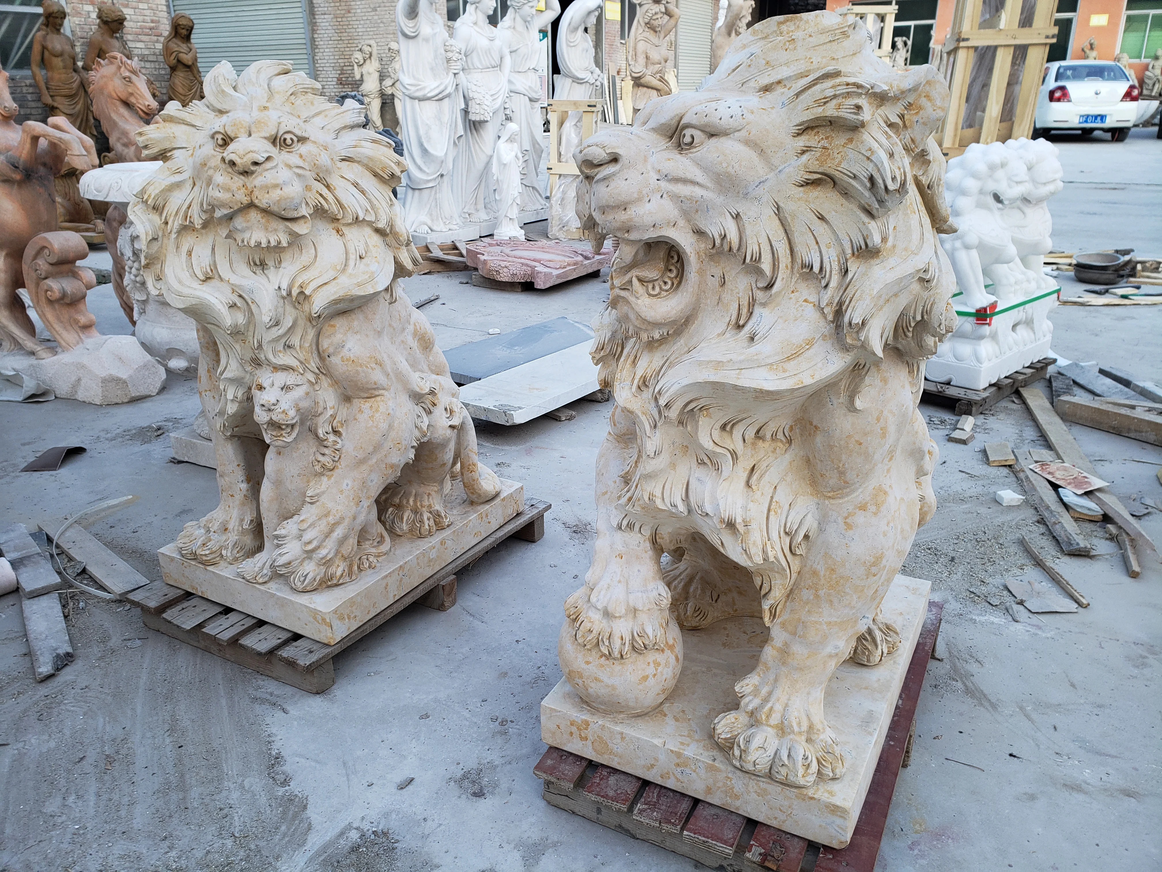 Factory hot selling handmade high-quality marble sculpture outdoor garden decoration marble lion products for sale
