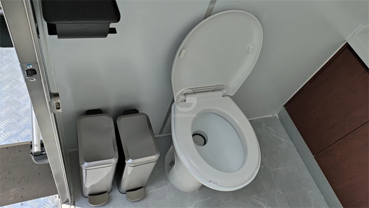 YITUO 3 stalls mobile toilets cabin movable container fiberglass high quality manufacturer camping restroom trailer