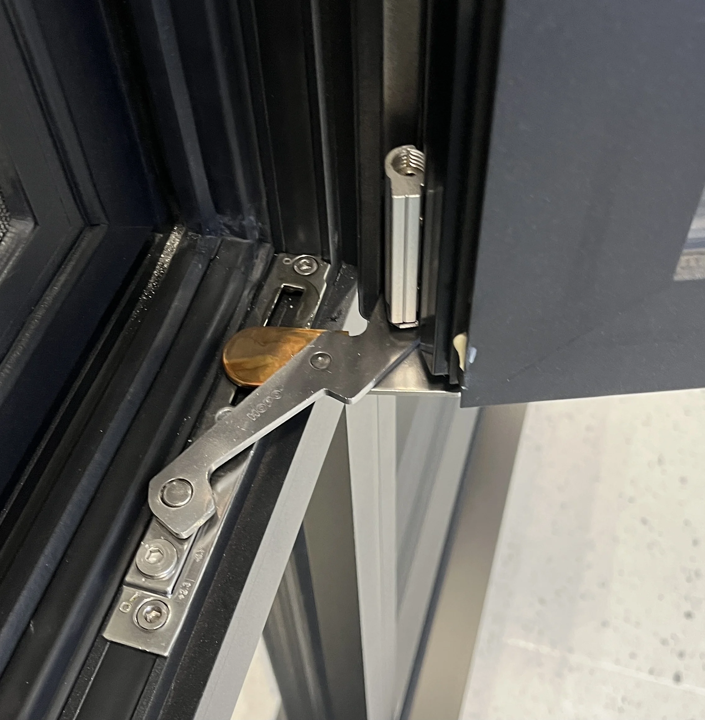 Custom Aluminium Windows Swing Open Style Built-In Stainless Steel Mosquito Net Horizontal Opening Pattern Magnetic Villas