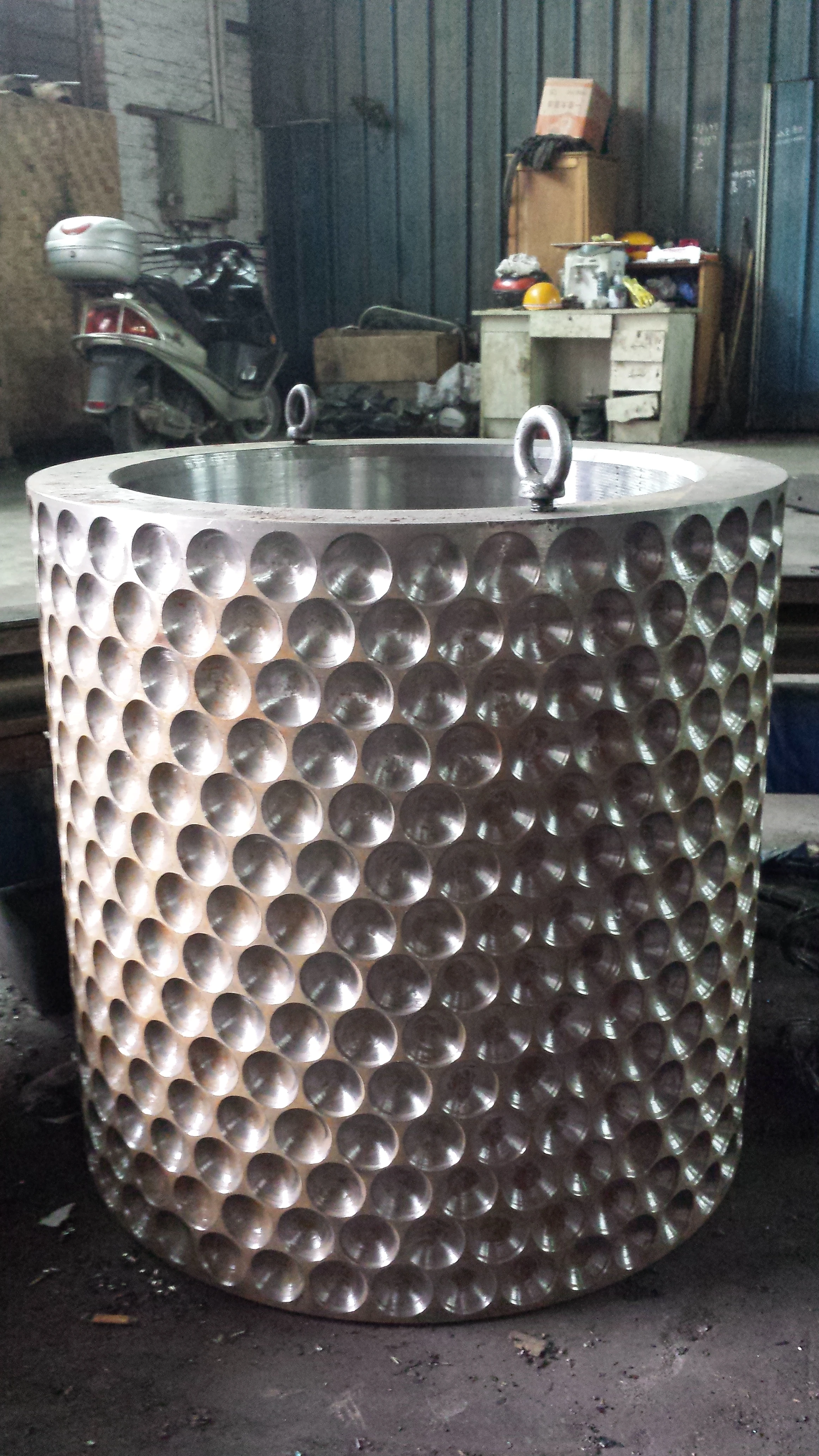 Chinese Manufacturers High Quality Good Wear Resistance Alloy Steel Crusher Dimpled Roller Shell