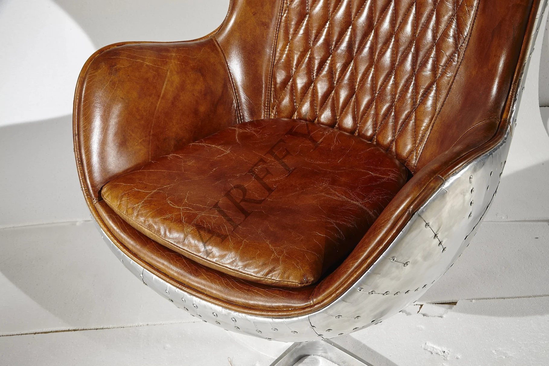 OEM/ODM Retro Leather Egg Cadeira Aluminum Vintage Genuine Leather Aviator Egg Chair Aviator Chair Aviator Design Leather Chair
