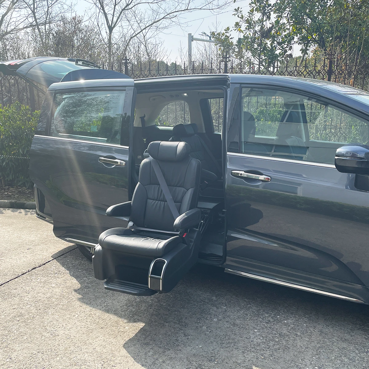 Lifting Car Seat Special handicap disabled Swivel Turning Lift Seat Seating system with wheelchair base for the elder disabled