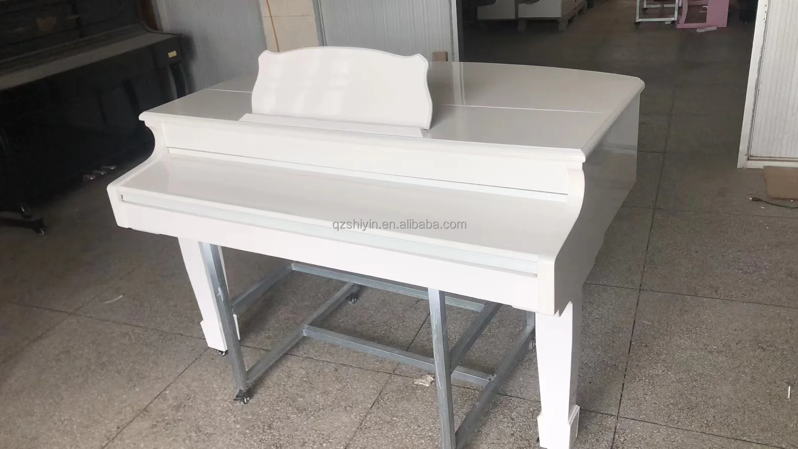 Length 90 cm best sense a very European loudspeaker Grand piano