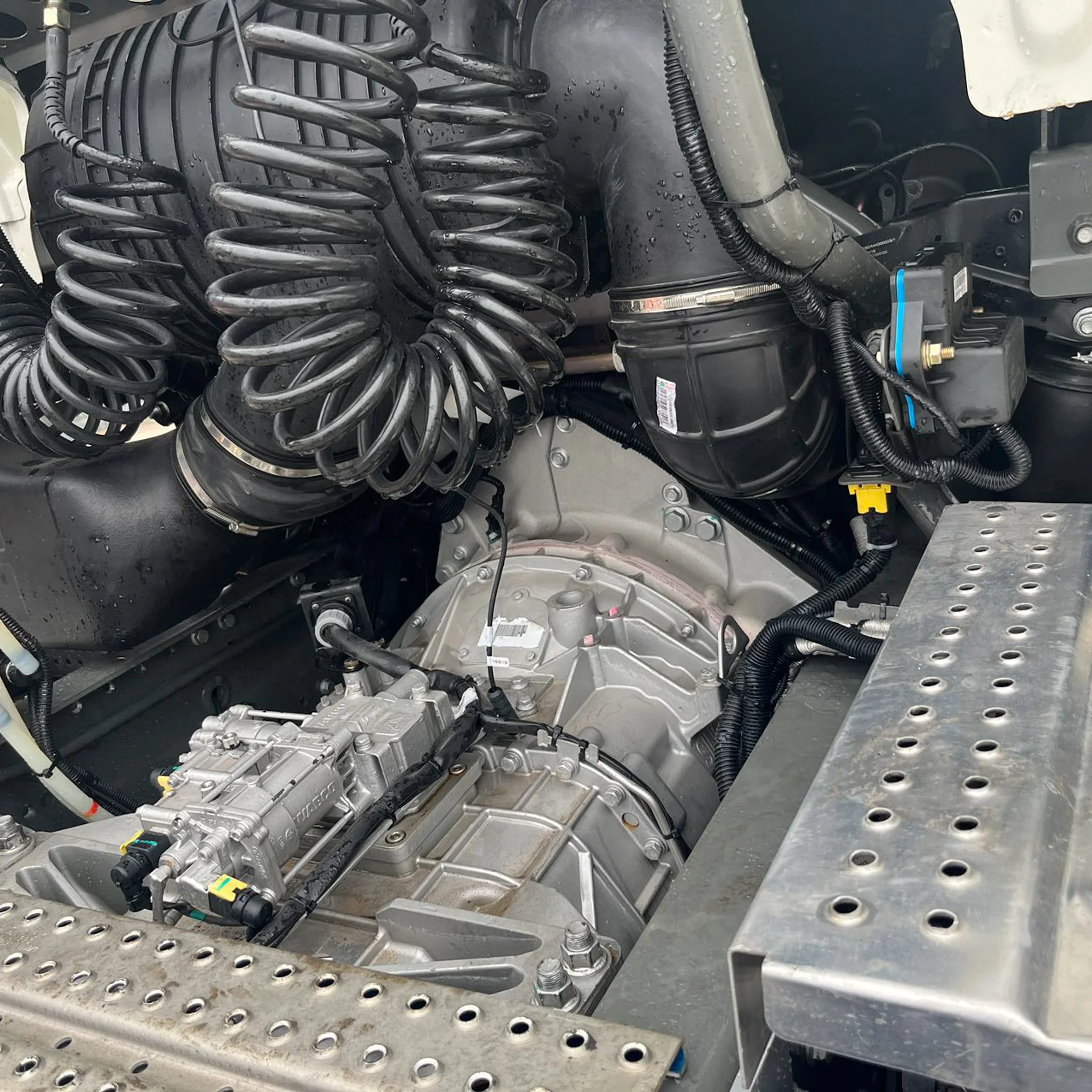 M1142 PC502067 Sitrak G7S 4X2 Euro 6 Diesel Tractor Truck Automatic Transmission