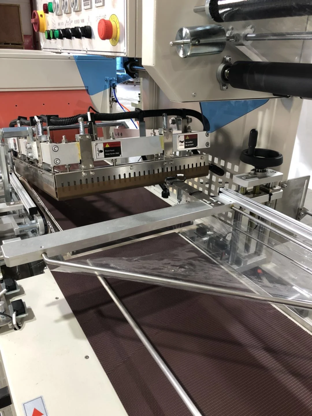 Automatic L-sealer Cosmetic Carton Box Heat Tunnel PVA Film Packing Shrink Wrapping Machine