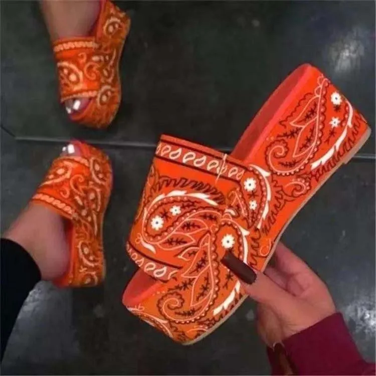 
2021 Summer Rubber Bandana Sandals Indoor Women Slippers Sandals Girls Beach Flat Sandals Ladies Slippers Wholesale 