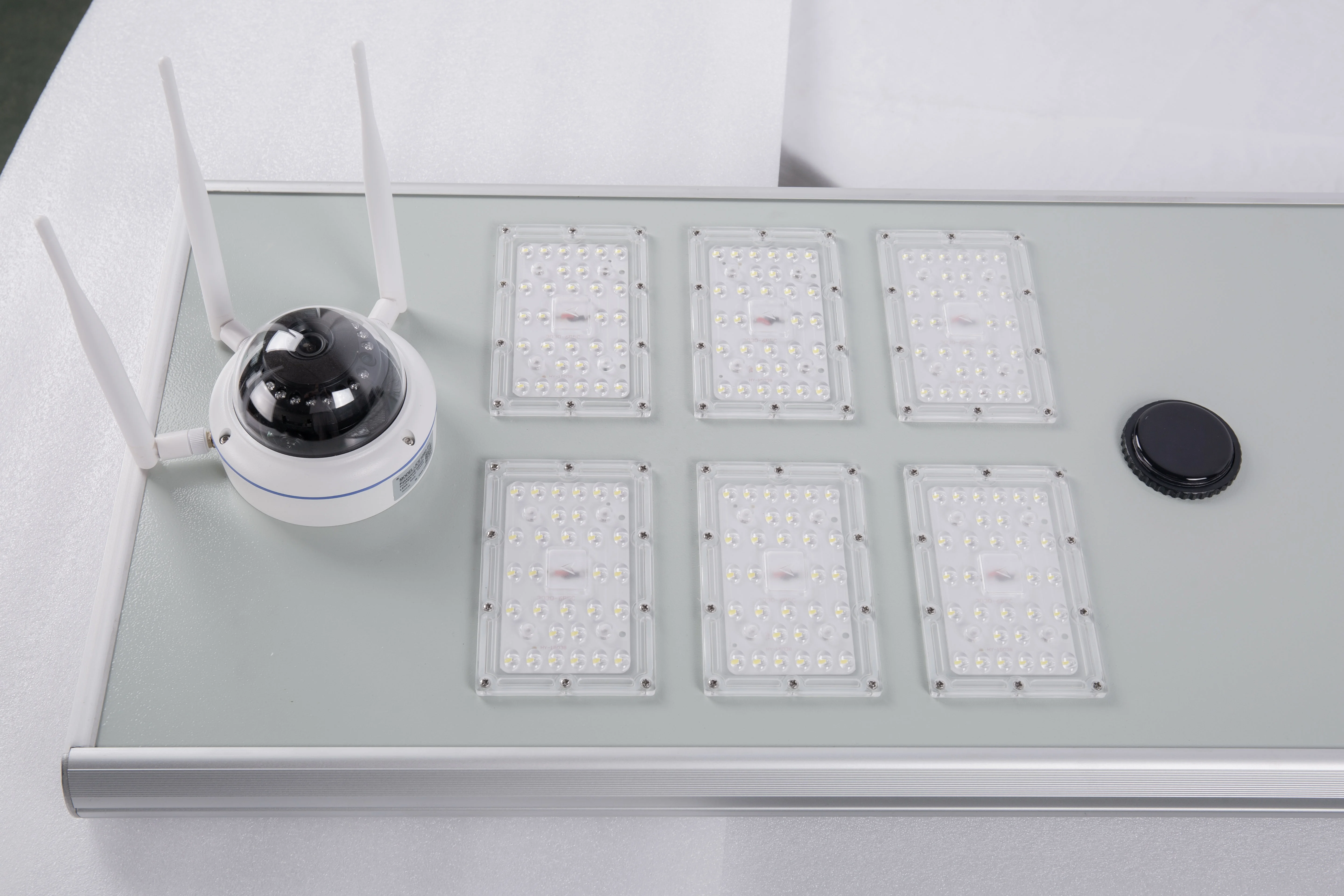 60W All-In-One Solar Street Light with 18V 80W Panel IP65 Rated LED Outdoor Use 200W Power CCTV Camera Included Road Application