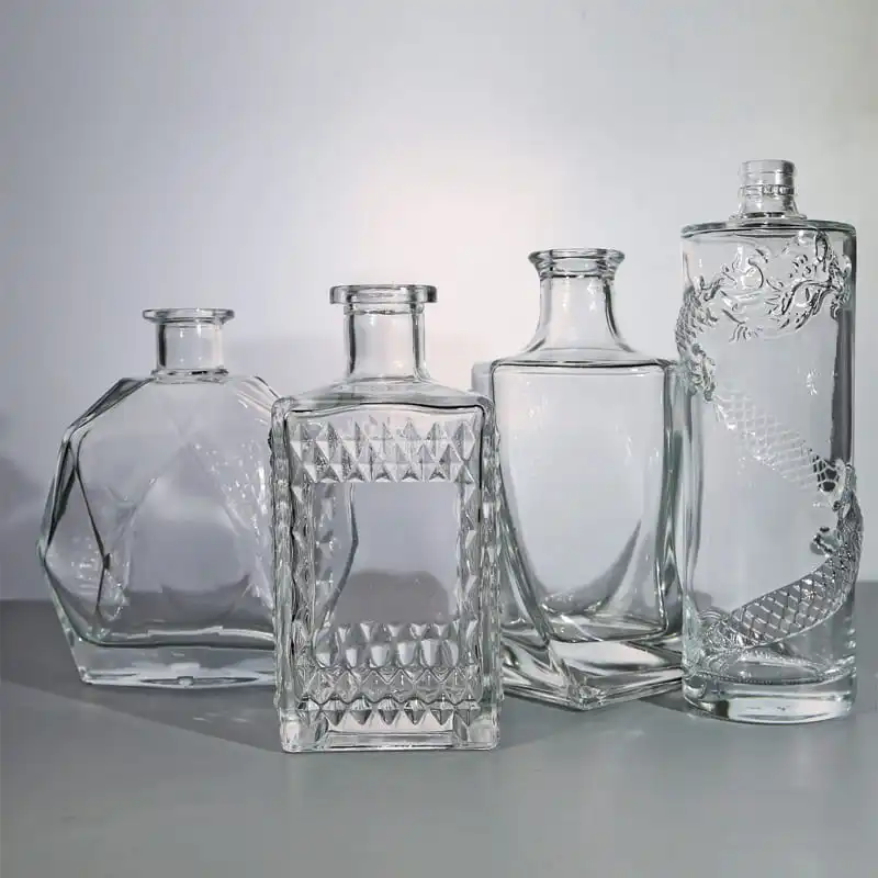 Luxurious 750ml Square Glass Bottle with Cork Lid for Distilled Spirits