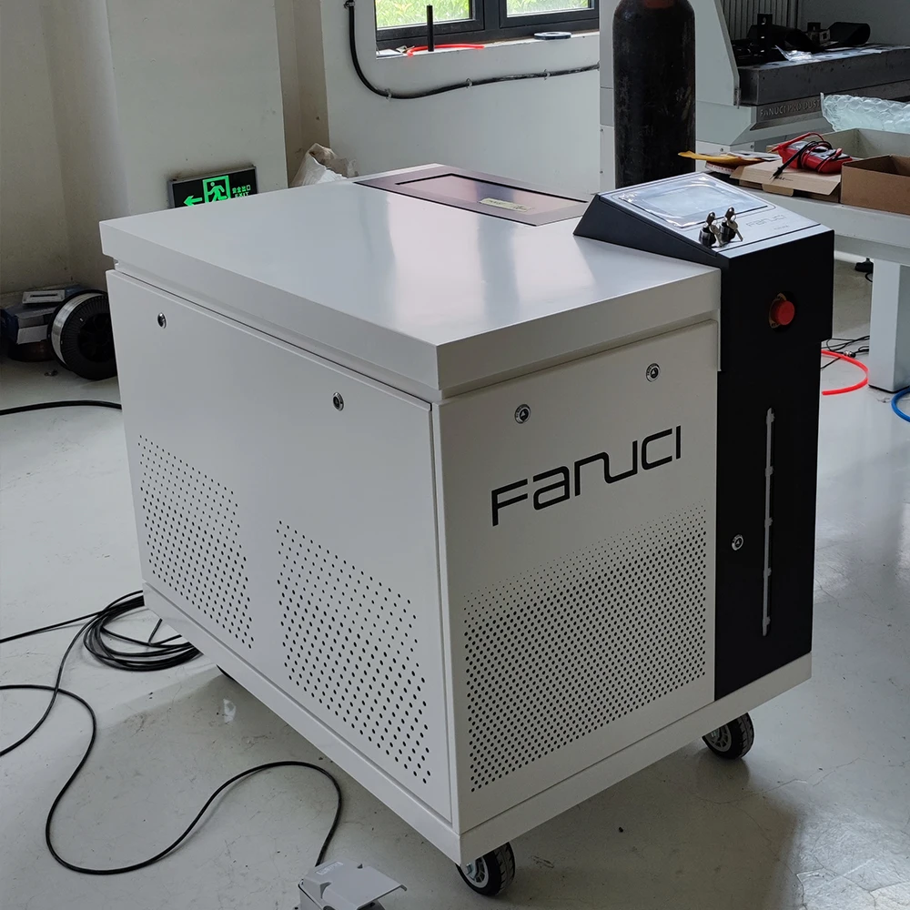 300w 200W 28 inch flight- case fiber laser cleaning machine Maquina de limpieza laser