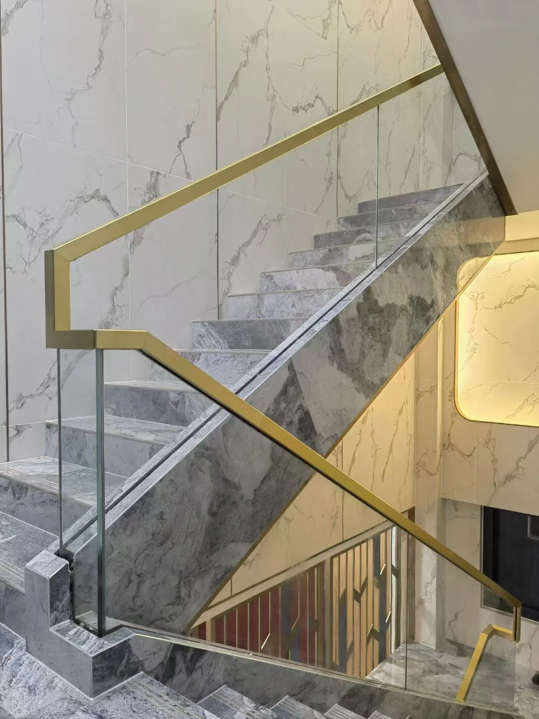 Glass railing Indoor Decorative Modern Wooden Staircase With Wooden Treads For Modern House Stair