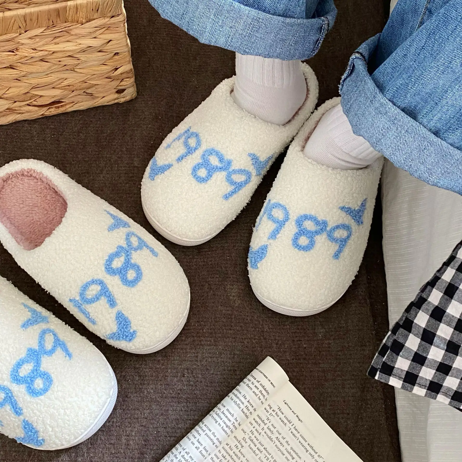 Korean style causal letter ladies winter home shoes thickened plush soft sole non-slip warm postpartum slippers