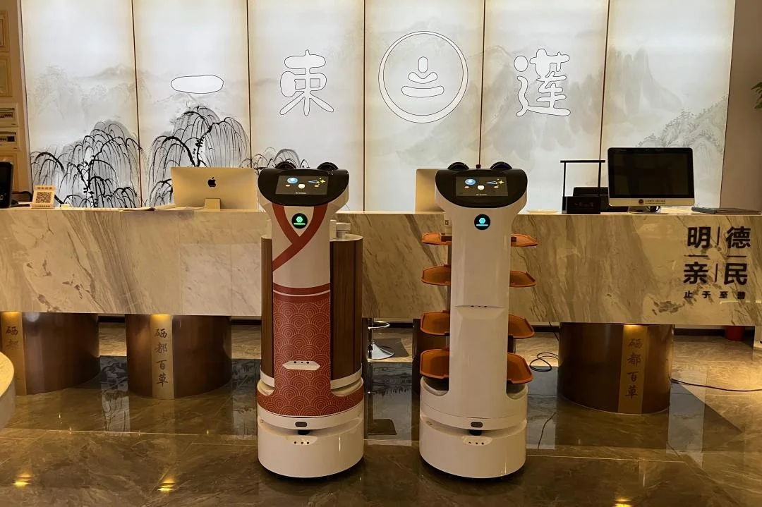 2024 Sonix Robot Dome Serving In Restaurant Robot Restaurant Waiter Service Delivery Automatic Food Delivery  Humanoid Robot