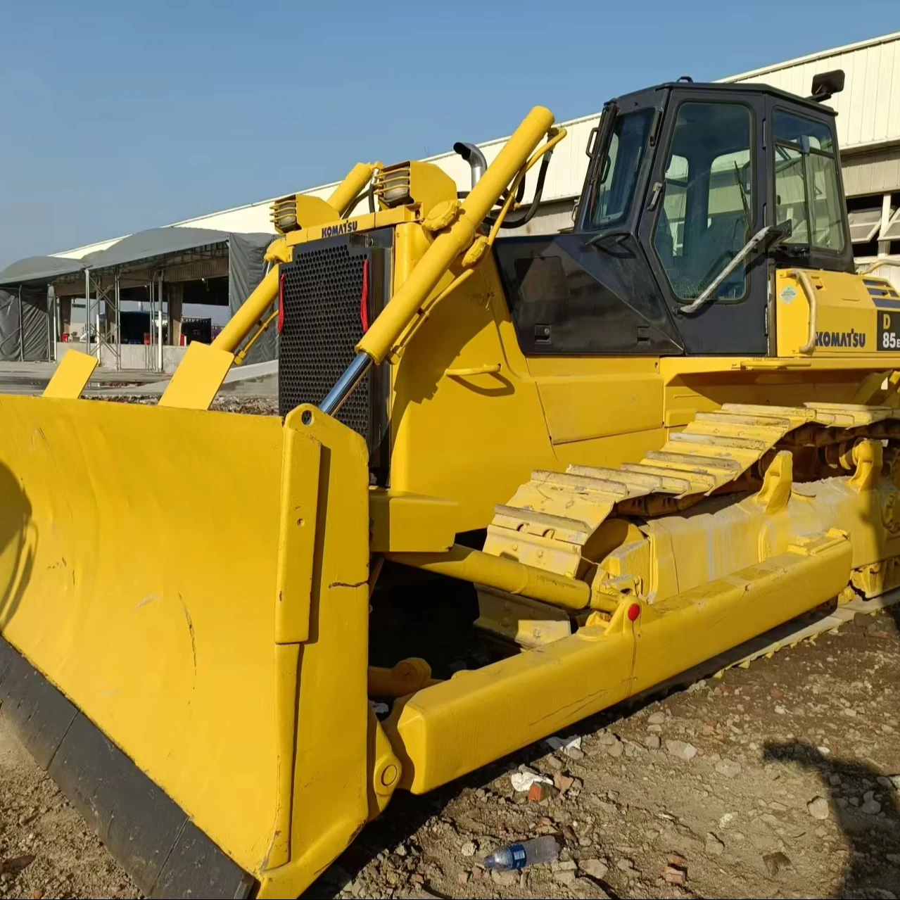 Hot-selling high-quality and affordable second-hand Japanese original tracked 27-ton bulldozer D85EX-18 versatile