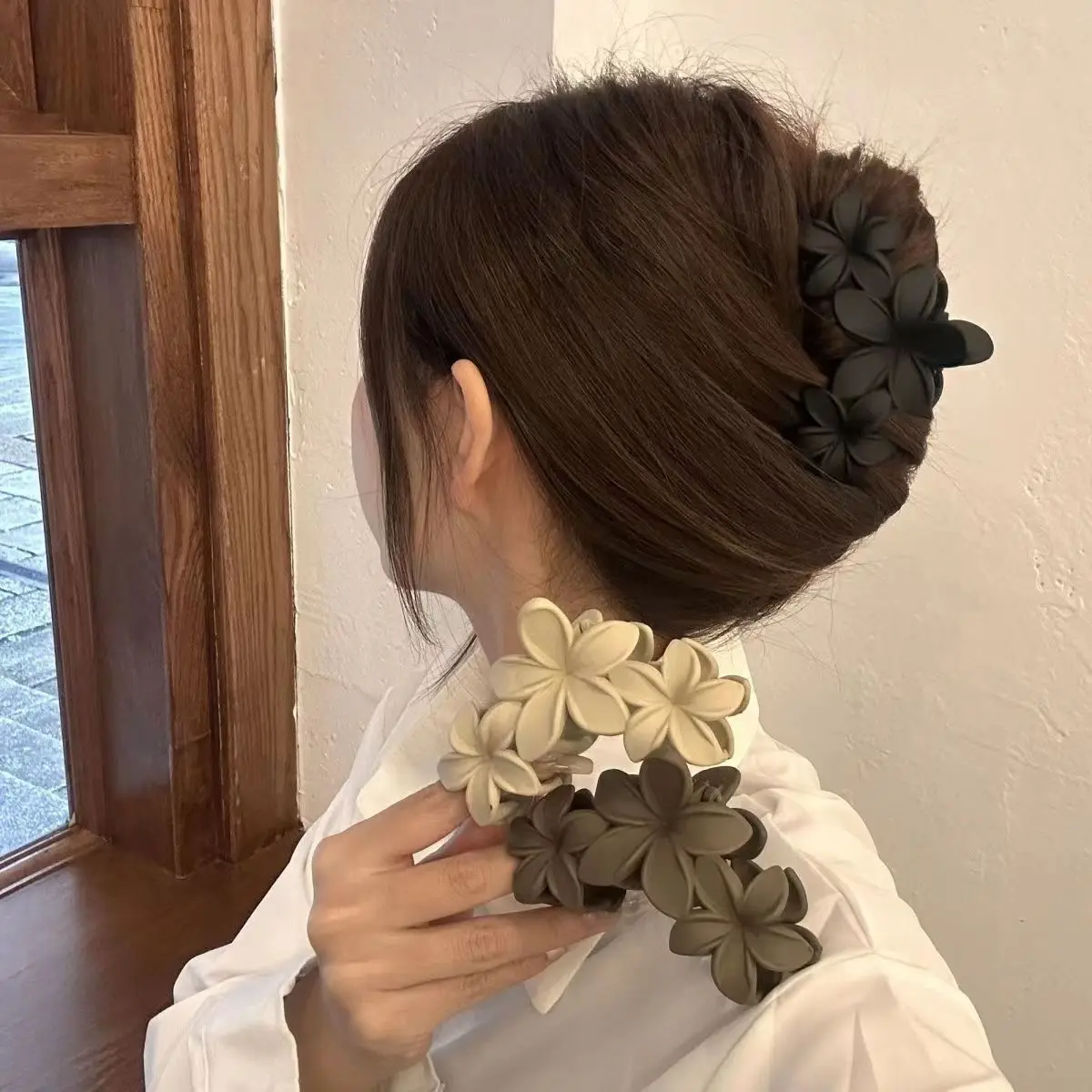 Hot Sale Big Size Claw Clip New Summer Women Flower Hair Claw Clip Solid Color Hair Clamp Wholesale Matte Plastic Hawaiian Beach