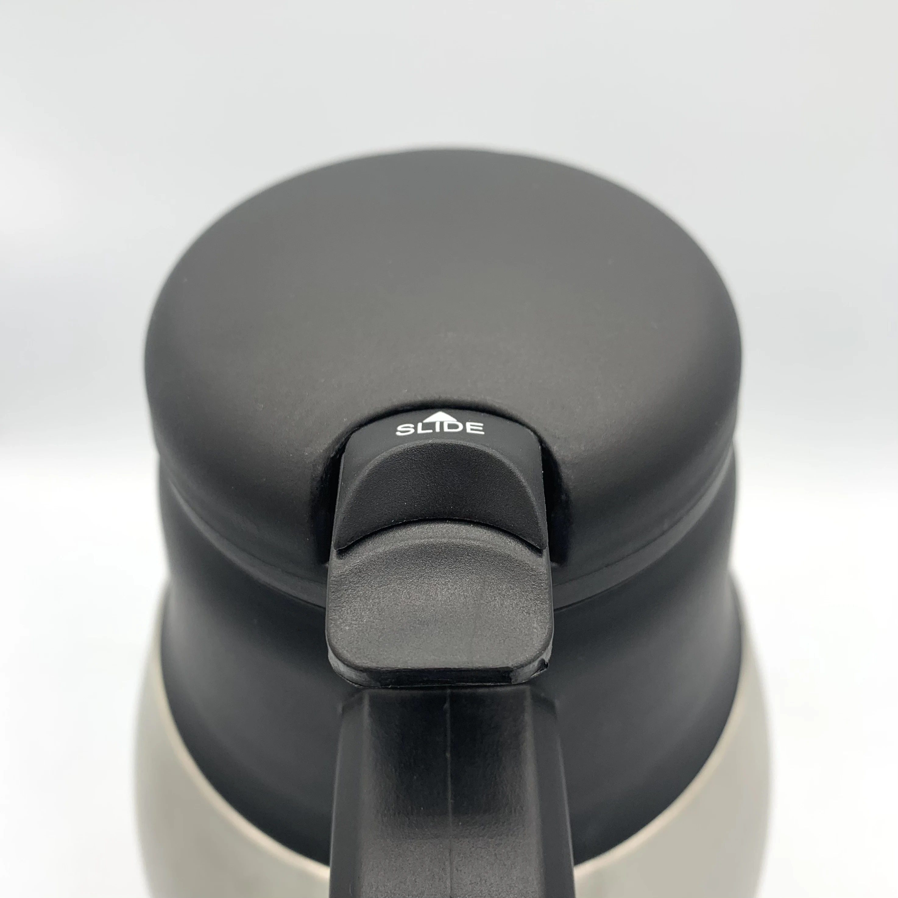 High Quality Insulated Pot 18/8 BPA Free Eco Friendly 1.5 L  Refill Button Vacuum Flask Coffee Pot For Hotel