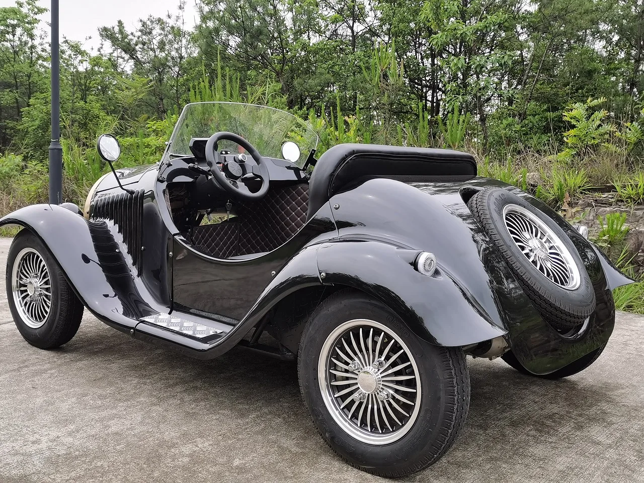 Classic 1800W Lithium Battery Electric Mini Car Automatic Gearbox Dual Drive Motor AWD Right Steering Leather Travel Options