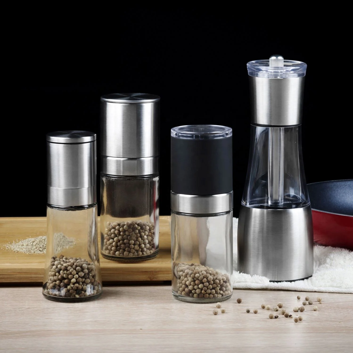Family or Outdoor Picnic Optional Mini Pepper Grinder Stainless Steel Dust Cover With Ceramic Grinding Cores