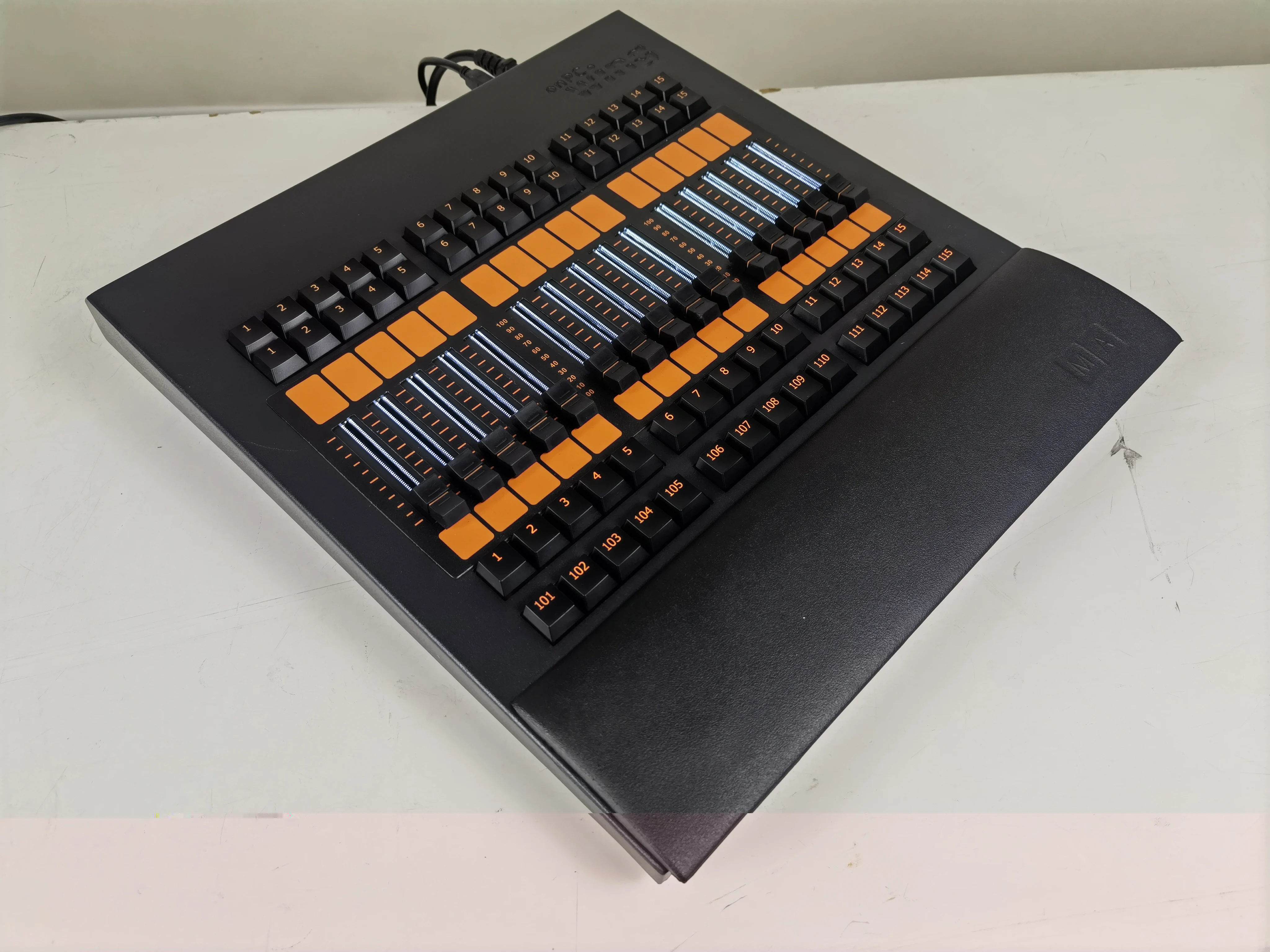 RGB backlight electric push rod Crack 256 domains Professional stage light controller M2 system command fader wing dmx console
