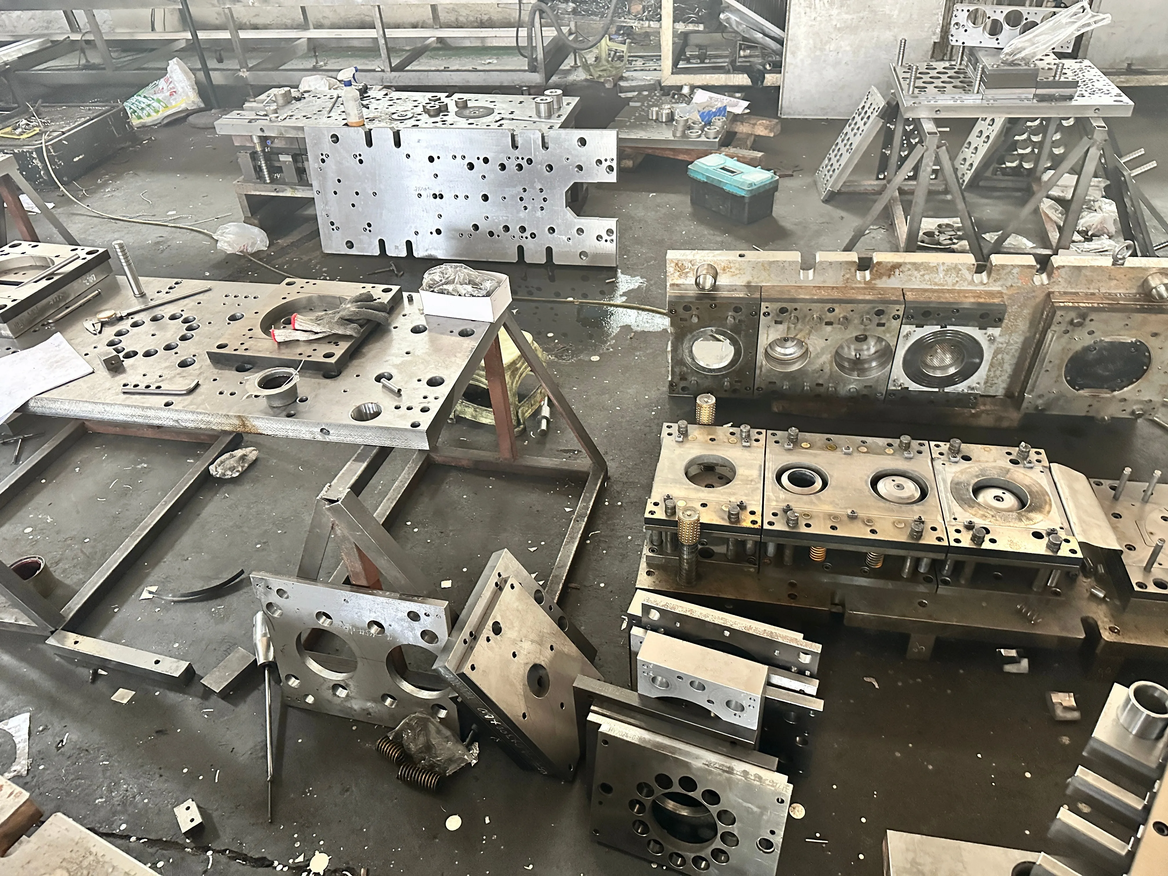 Metal Progressive Stamping Die Punching Press Moulds Deep Drawing Mould Press Tool Die Sets