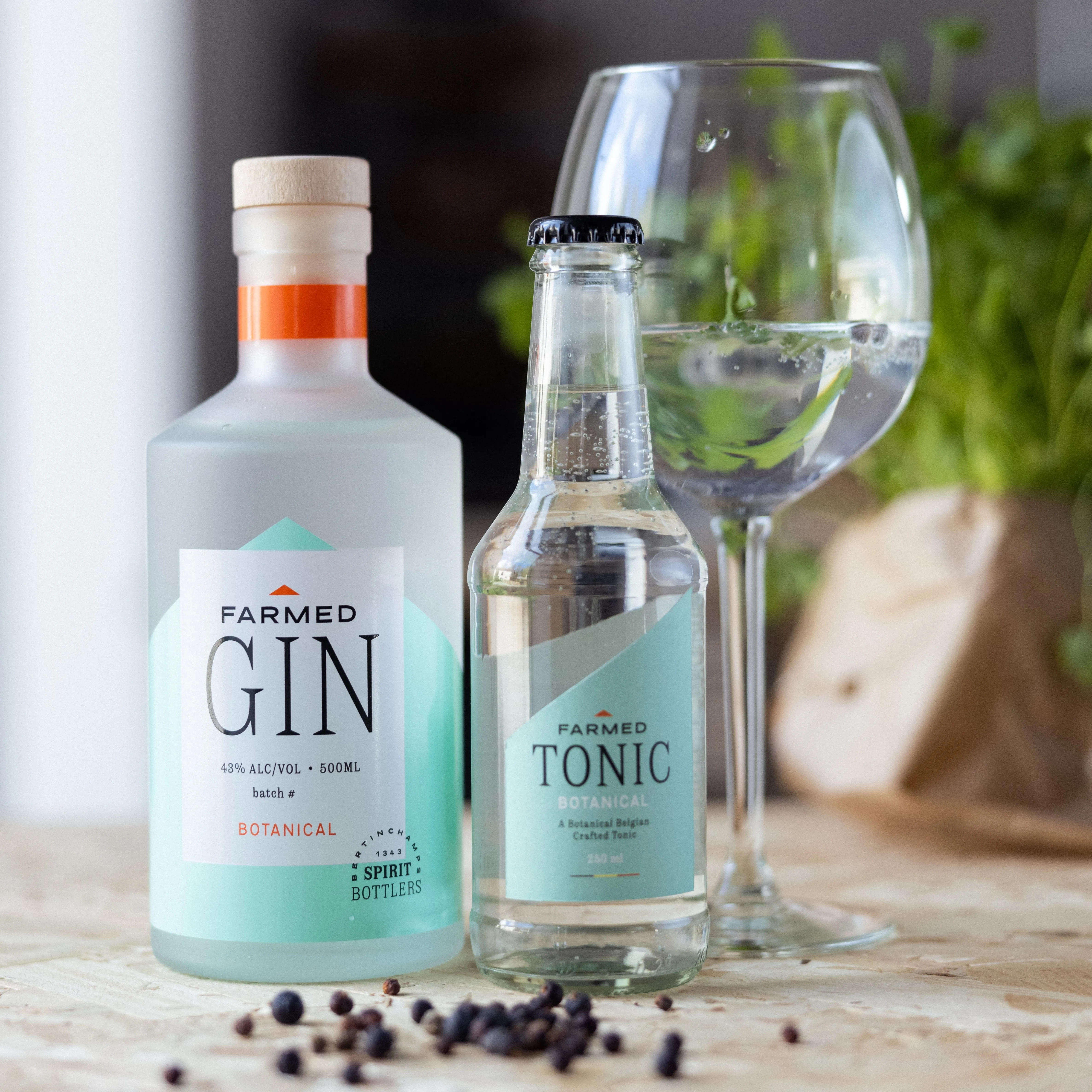 Botanical 3 x Gin Gift Box 1 Bottle 50cl Farmed Gin & 4 Tonic 25cl Bulk Gin Tonic Gift Package with Promotional Business Logo