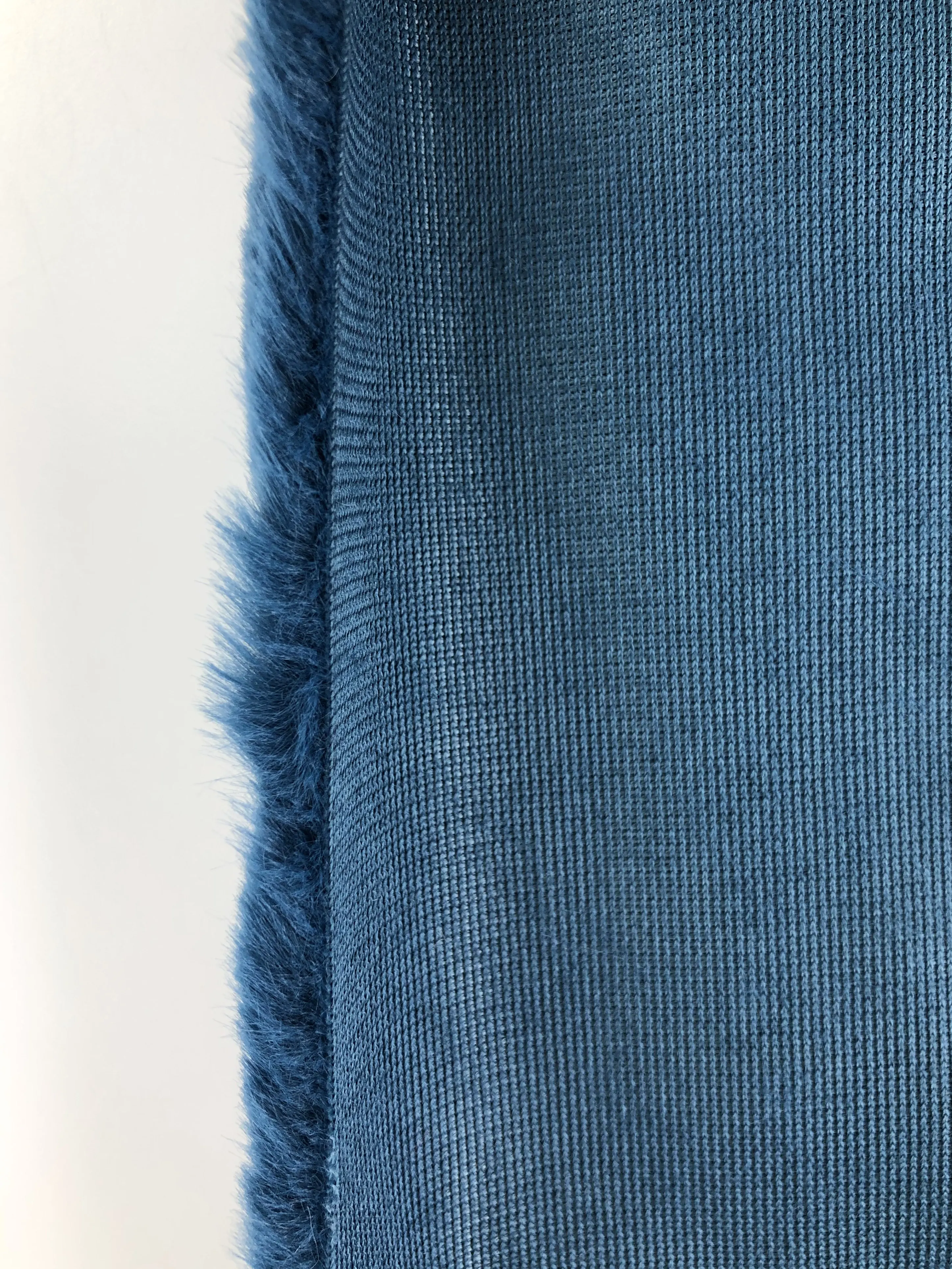 Luxurious EMBO Rabbit Faux Fur Fabric Soft Comfortable Minky Fur for Blanket/Carpet/Coat