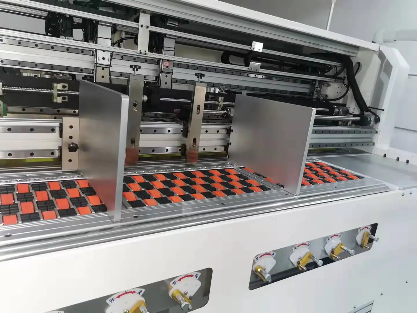 Automatic on Demand Packaging Box Machine for Corrugated Carton Box with Slittig, Slotting, Creasing, Trimming