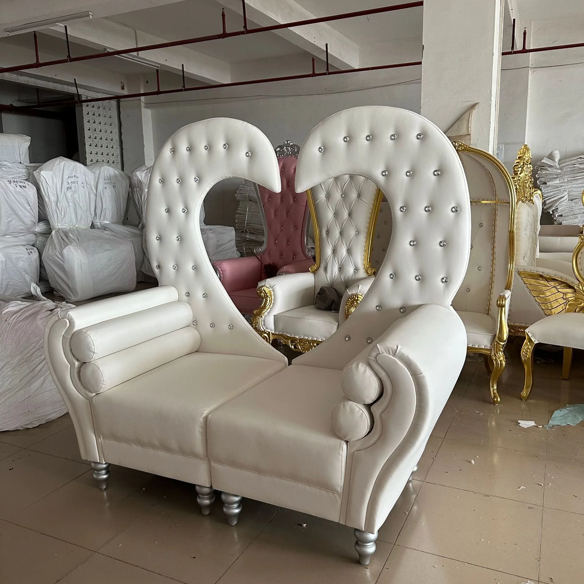 Luxury Princess Prince King Queen Swan Shape Backrest Heart Shaped White Double Loveseat Wedding Throne Chair